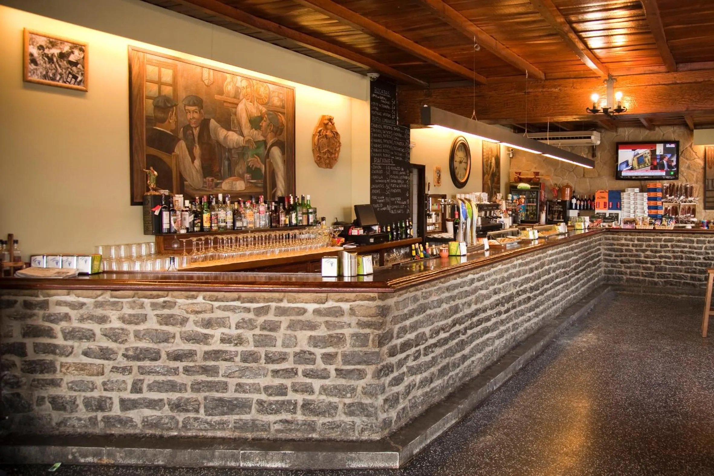 Lounge or bar in Hotel Jatorrena