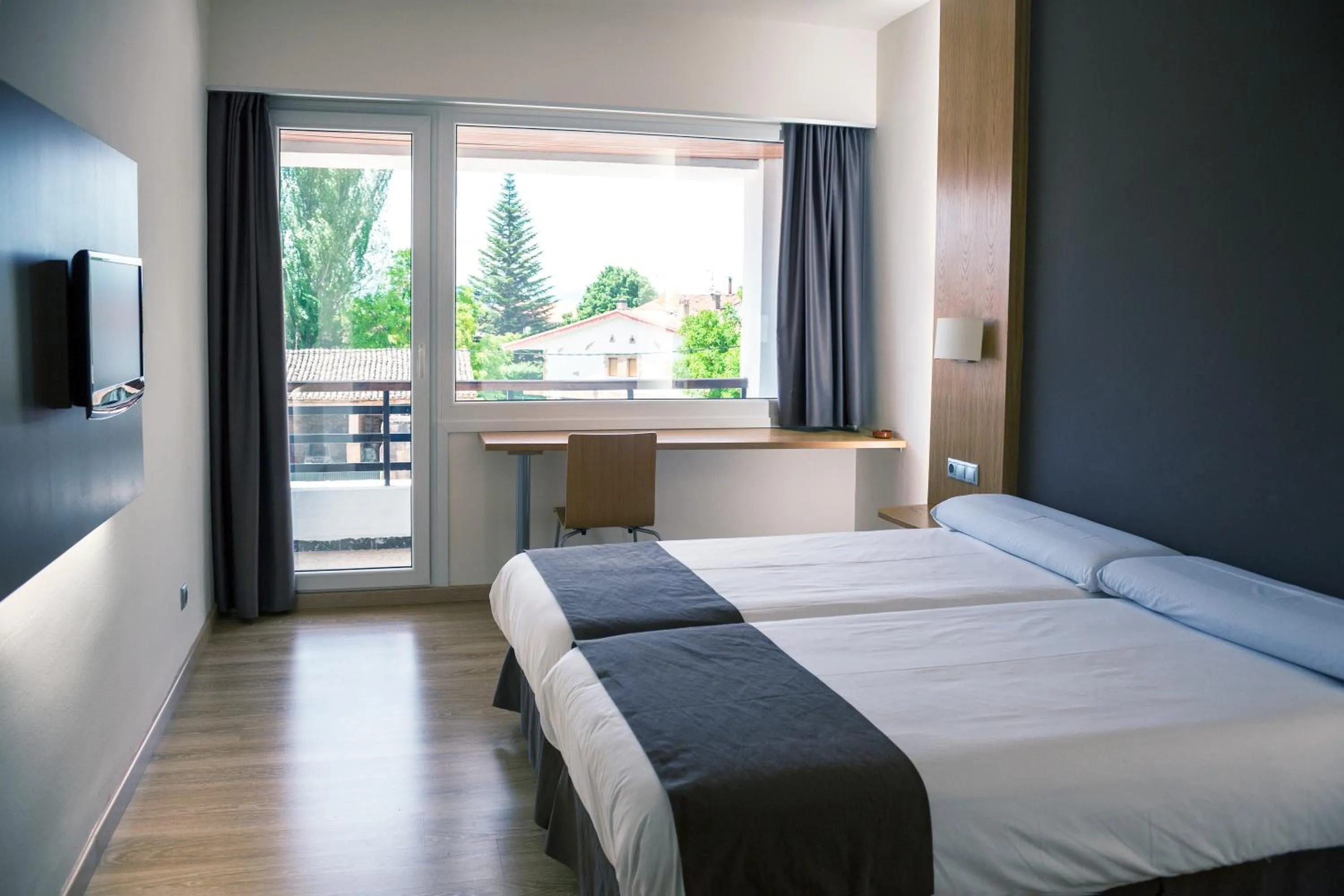 Day, Bed in Hotel Jatorrena