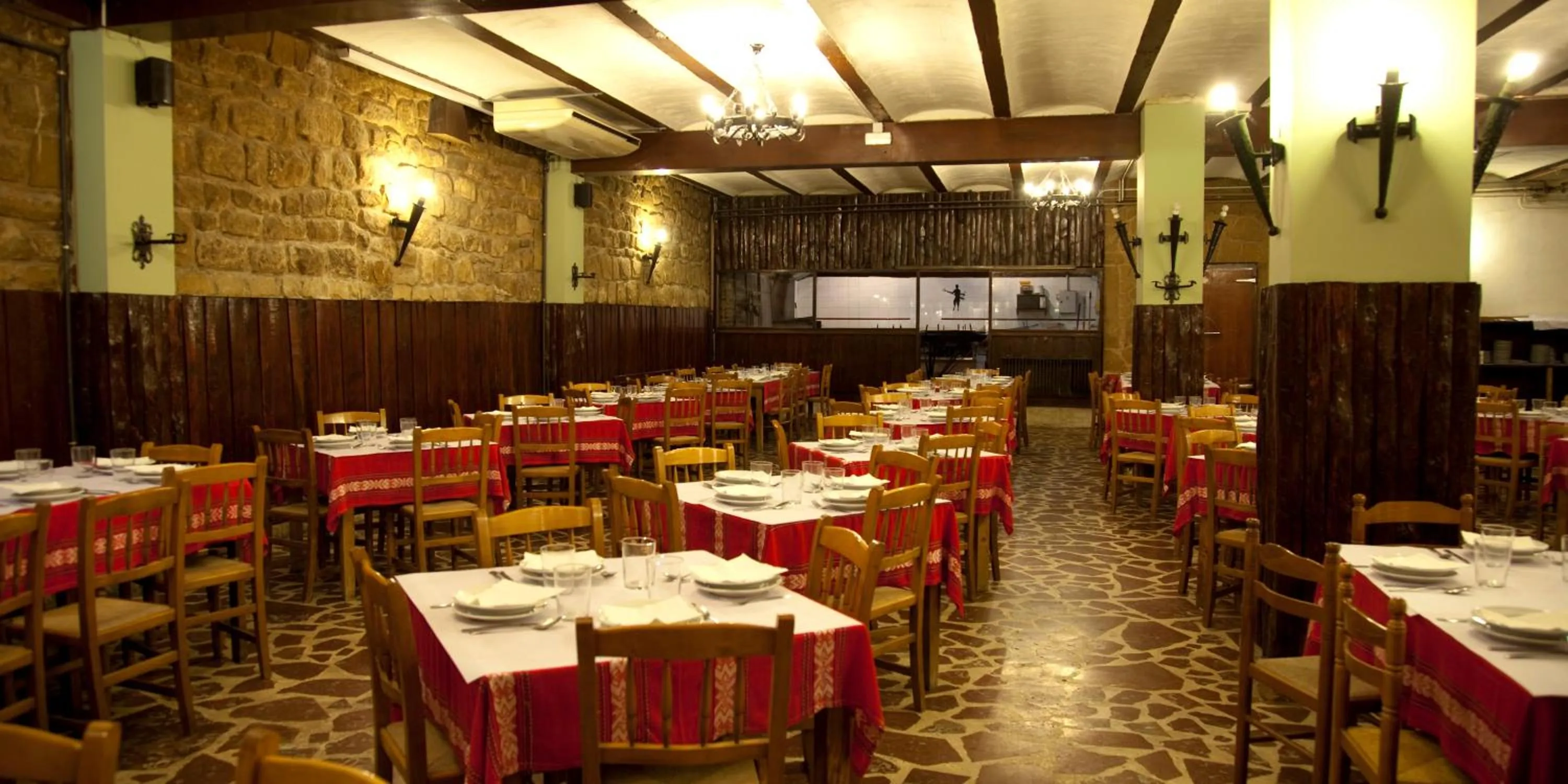 Restaurant/places to eat in Hotel Jatorrena