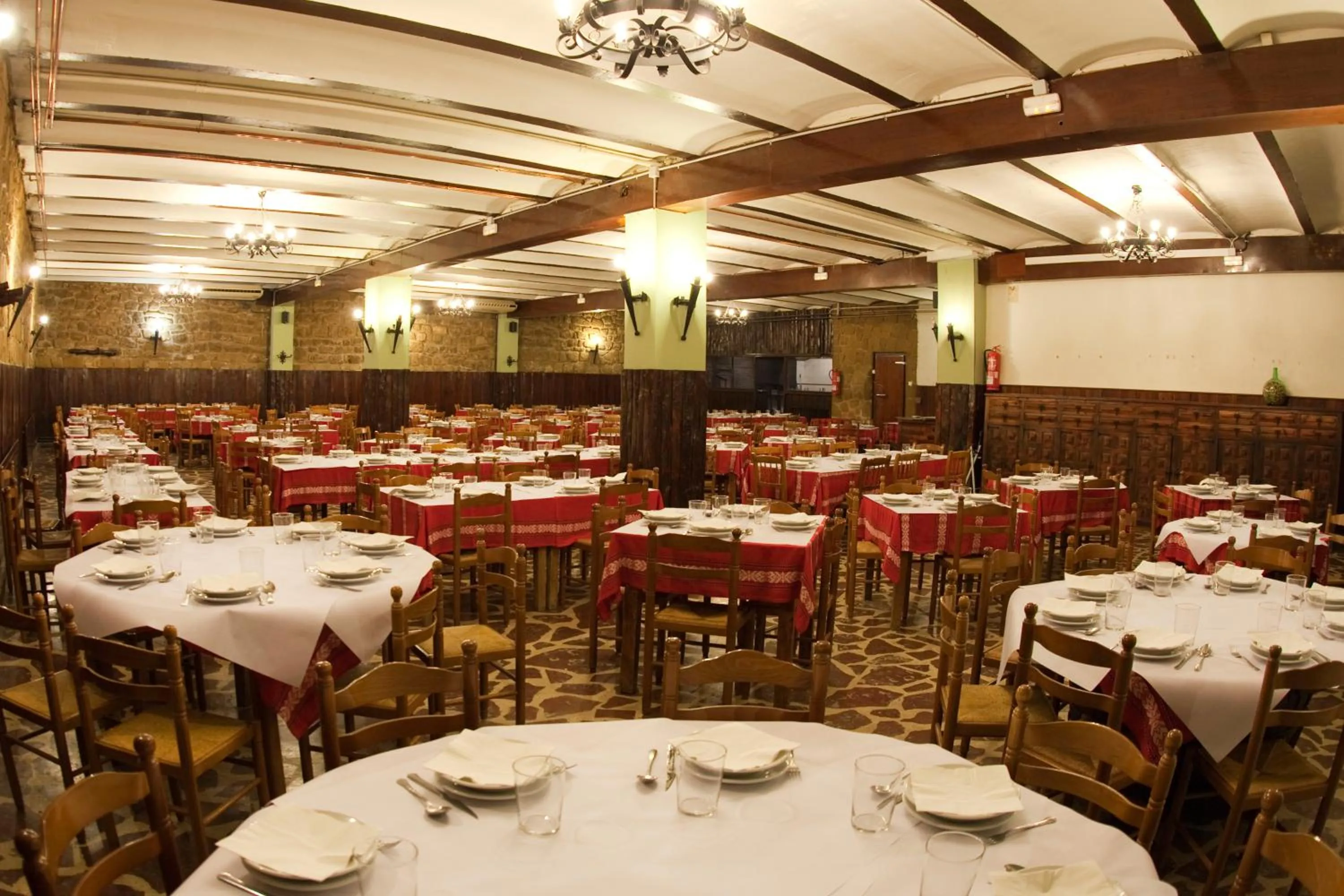 Restaurant/places to eat in Hotel Jatorrena