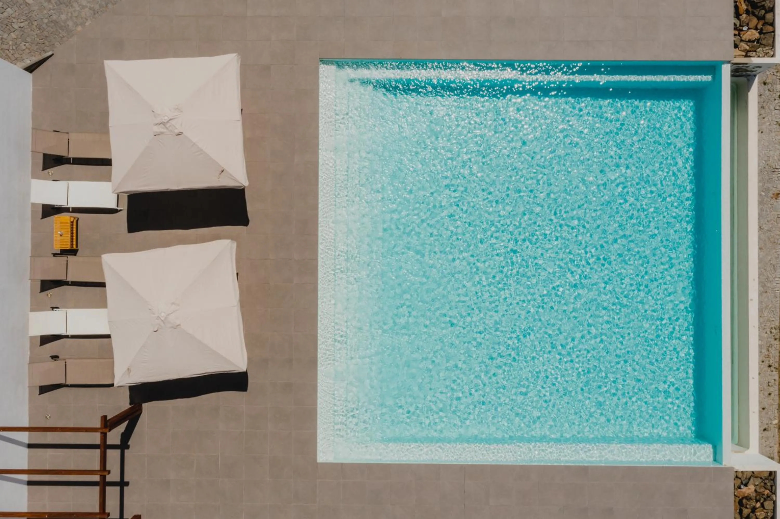 Pool view in Monte dos Cordeiros