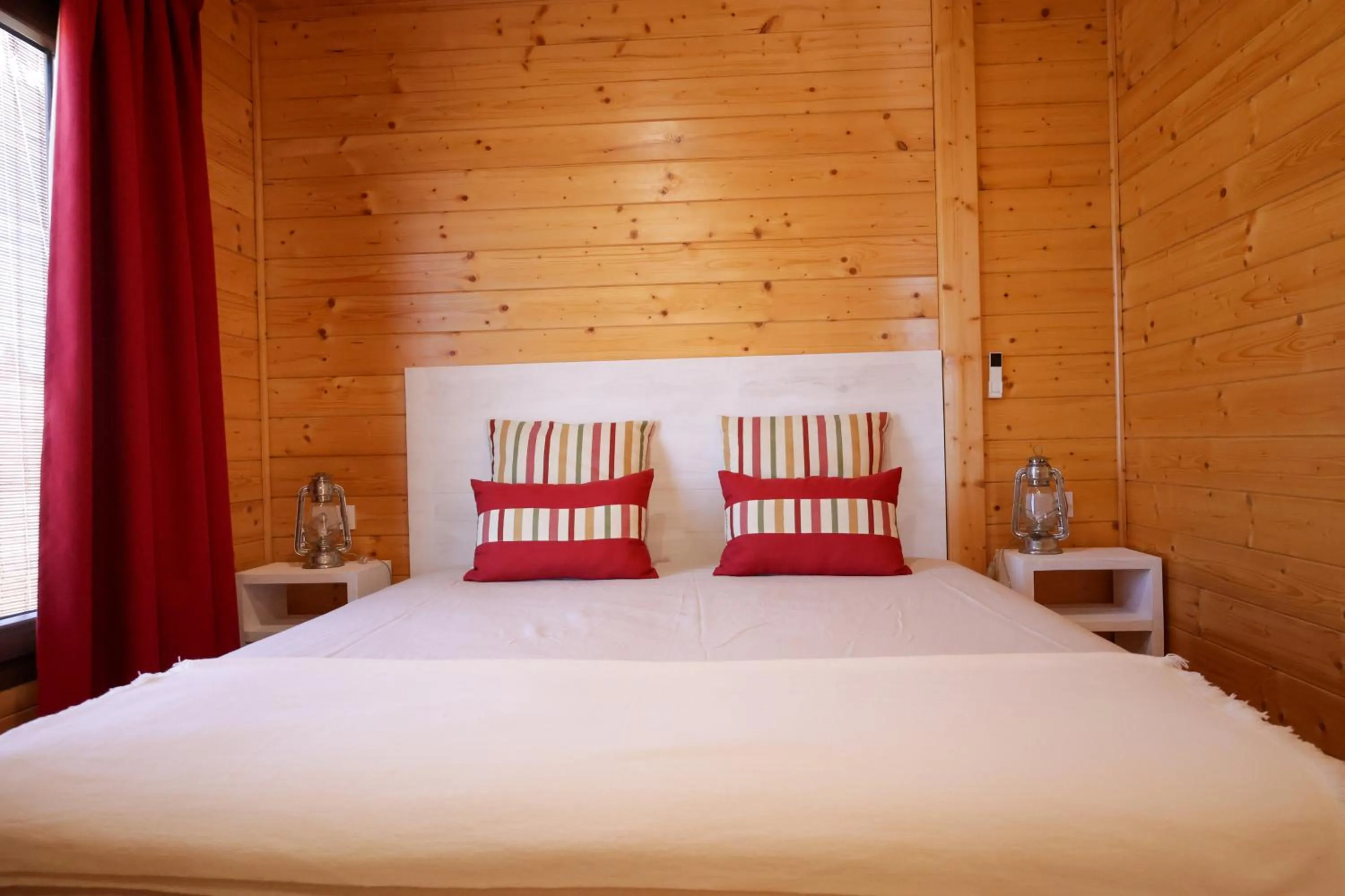 Bedroom, Bed in Monte dos Cordeiros