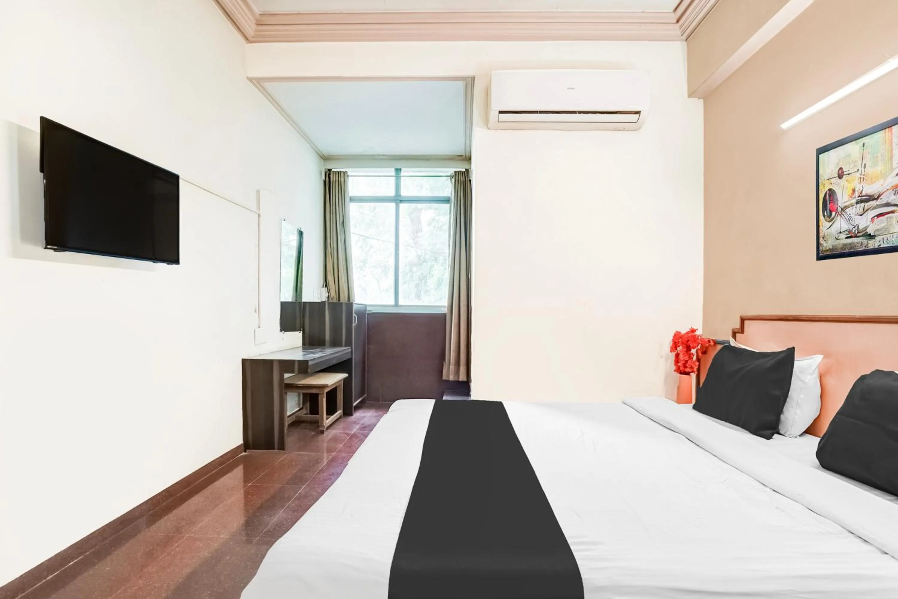 Bedroom, Bed in Super Hotel O Jamalpur Ahmedabad Formerly Hotel Peace