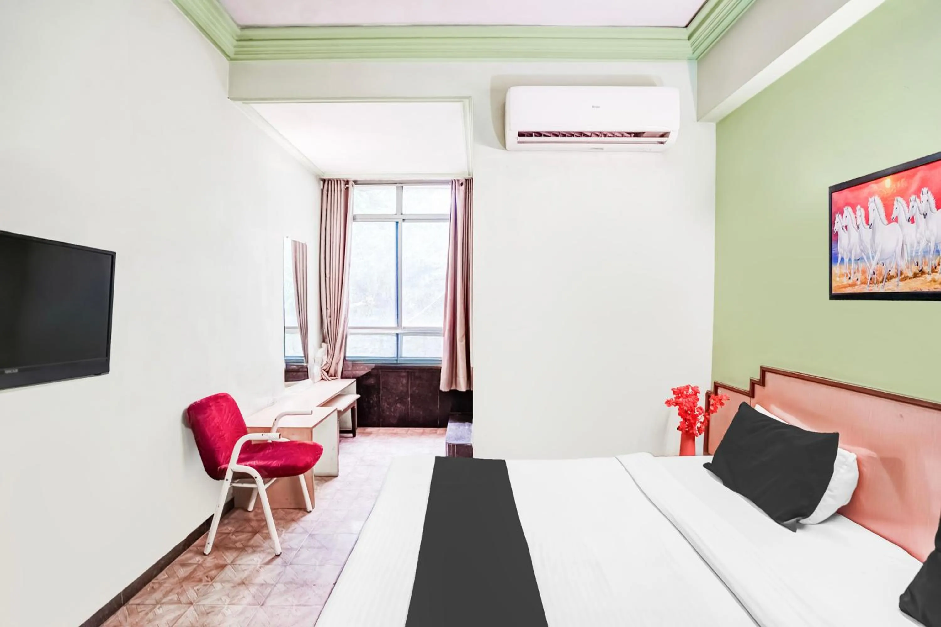 Bedroom, Bed in Super Hotel O Jamalpur Ahmedabad Formerly Hotel Peace