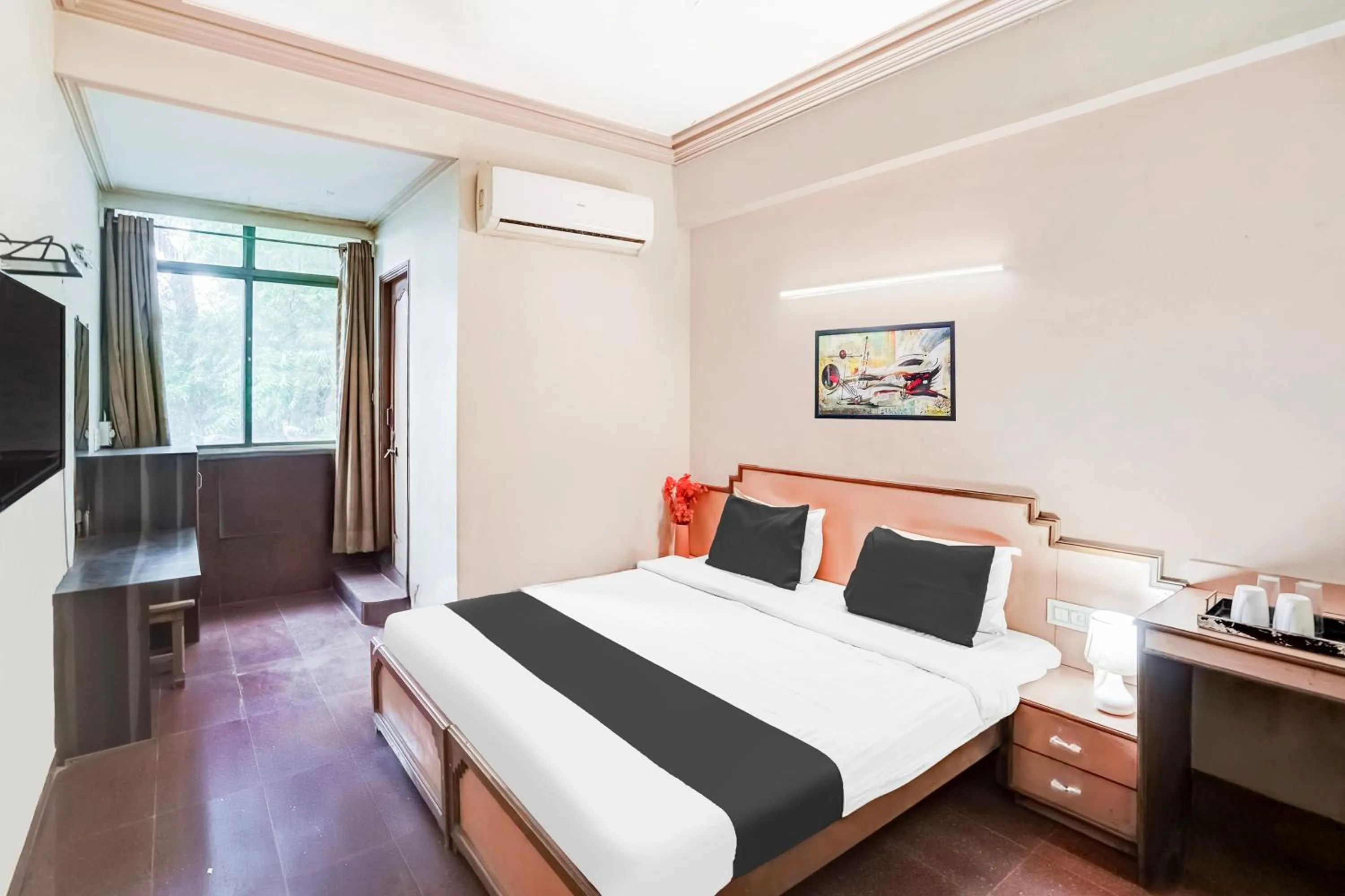 Bedroom, Bed in Super Hotel O Jamalpur Ahmedabad Formerly Hotel Peace