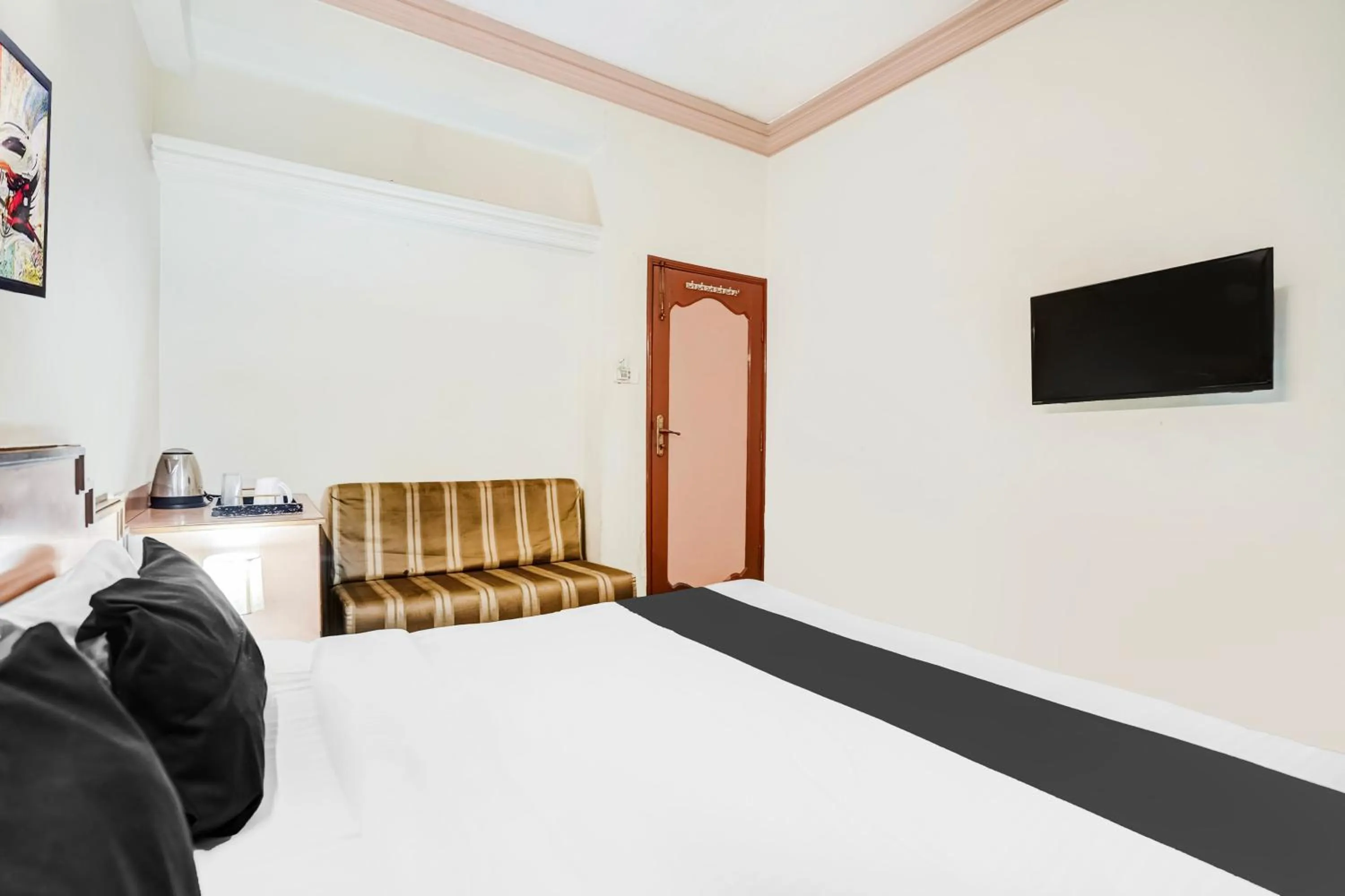 Bedroom, Bed in Super Hotel O Jamalpur Ahmedabad Formerly Hotel Peace