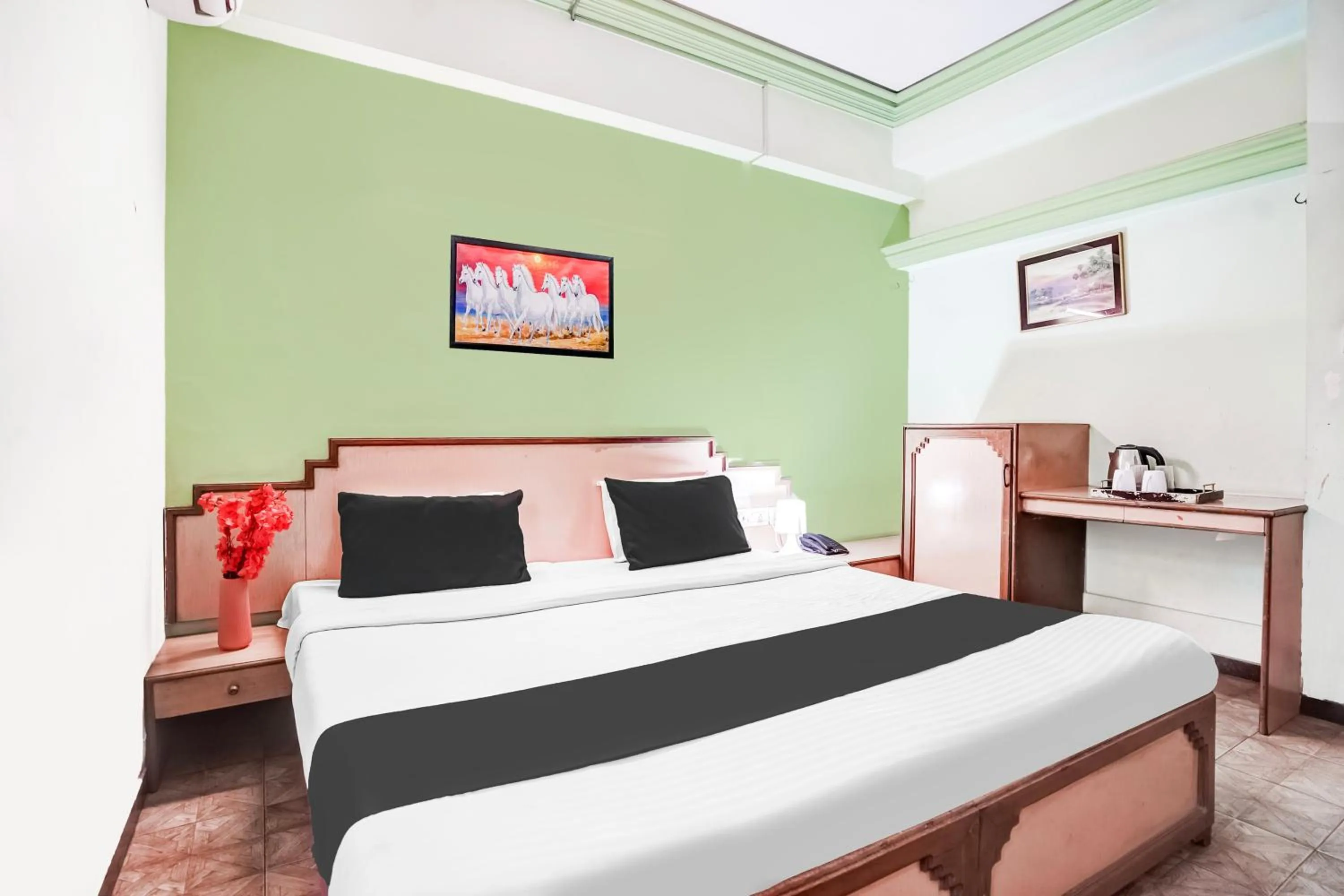 Bedroom, Bed in Super Hotel O Jamalpur Ahmedabad Formerly Hotel Peace