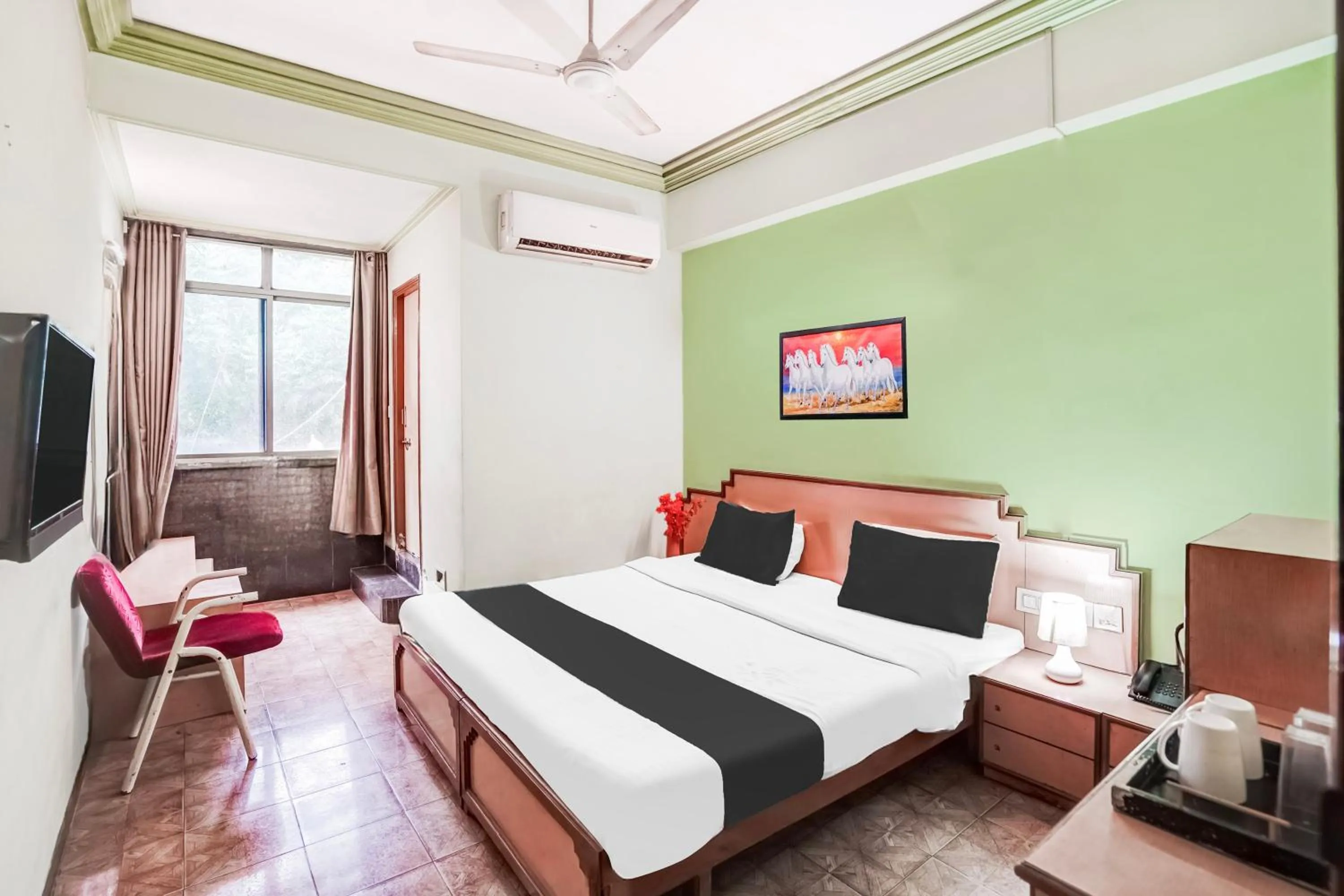 Bedroom, Bed in Super Hotel O Jamalpur Ahmedabad Formerly Hotel Peace