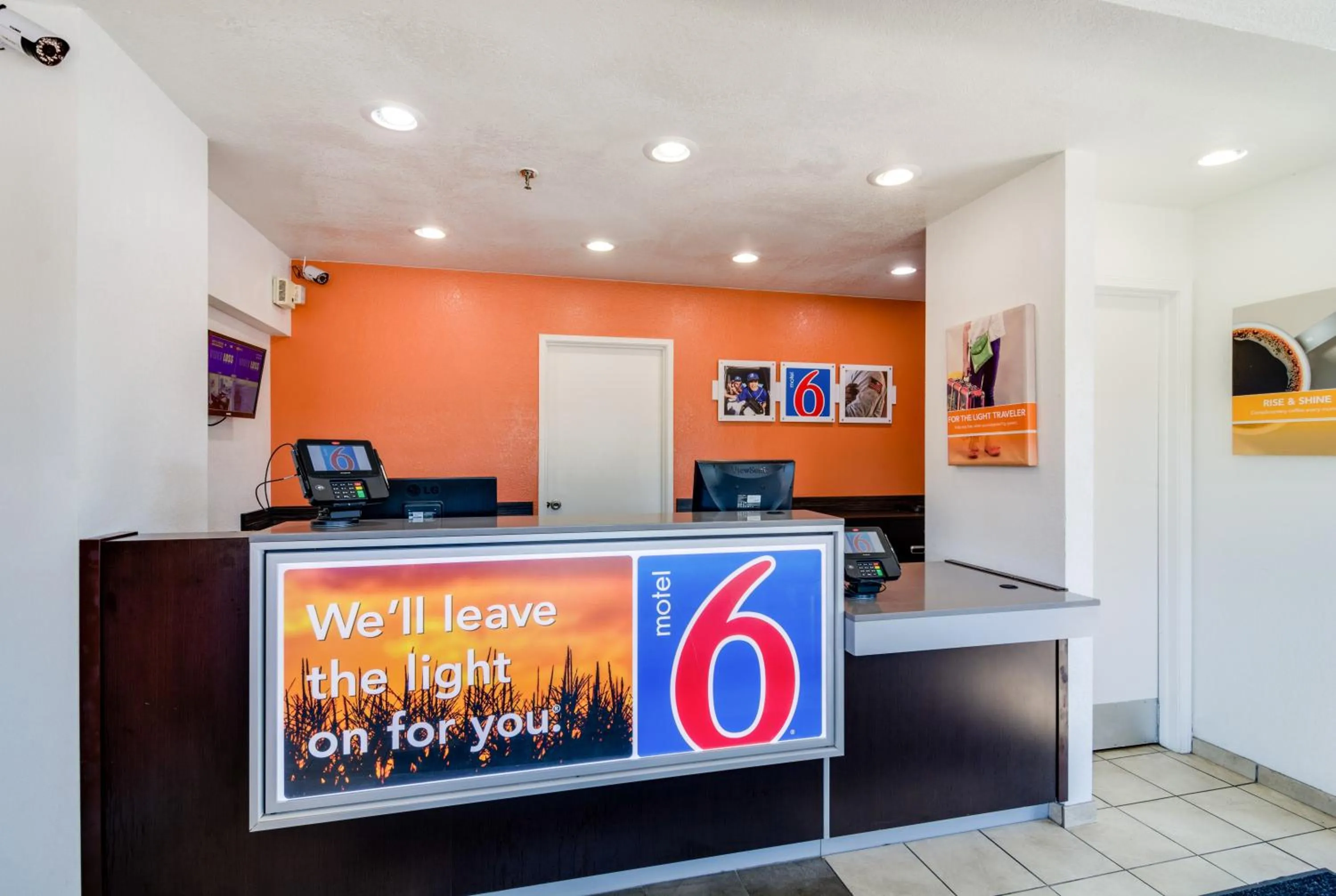 Lobby or reception in Motel 6-Schiller Park, IL - Chicago O'Hare