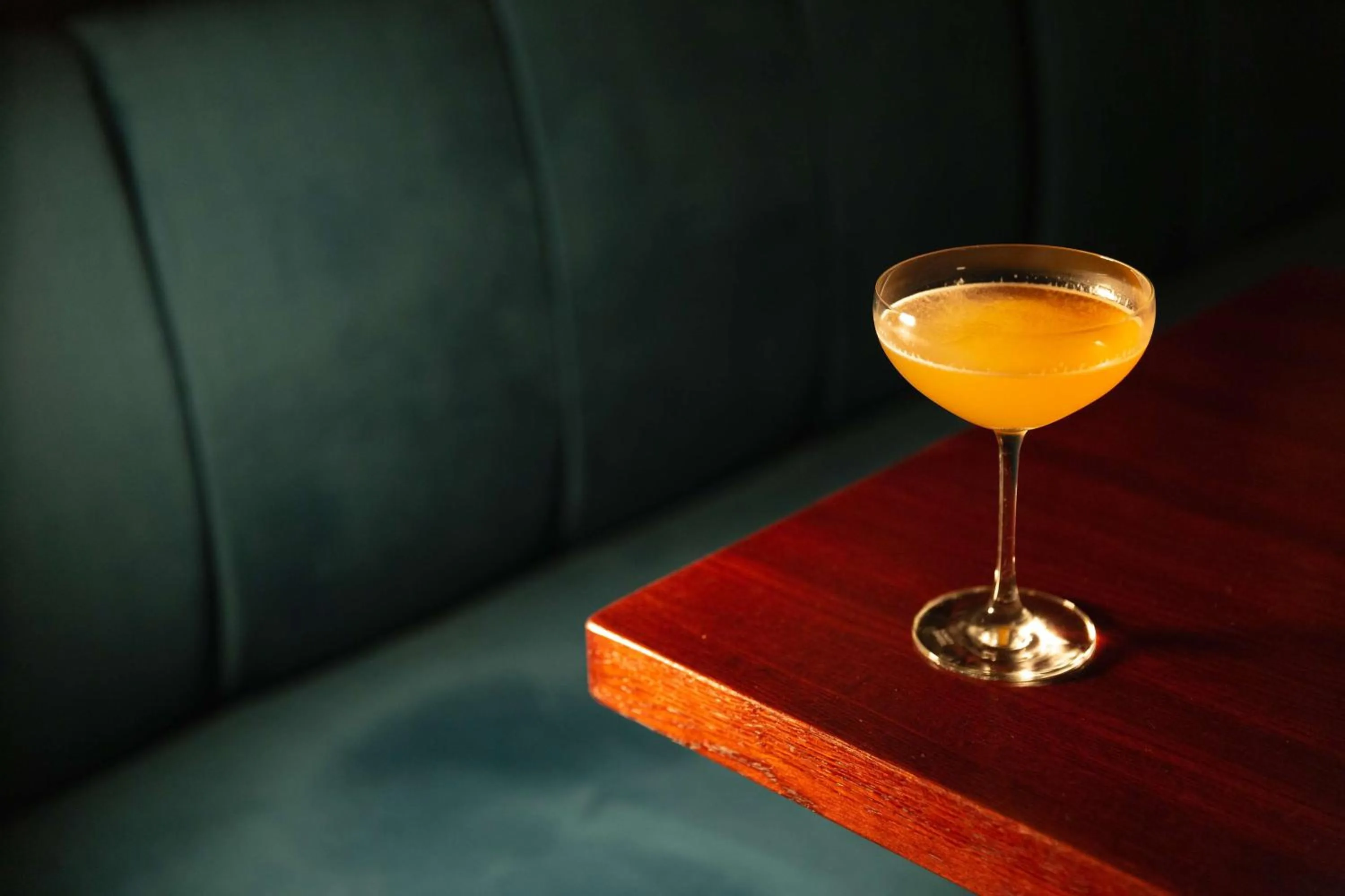 Lounge or bar in The Drayton Hotel Savannah, Curio Collection by Hilton