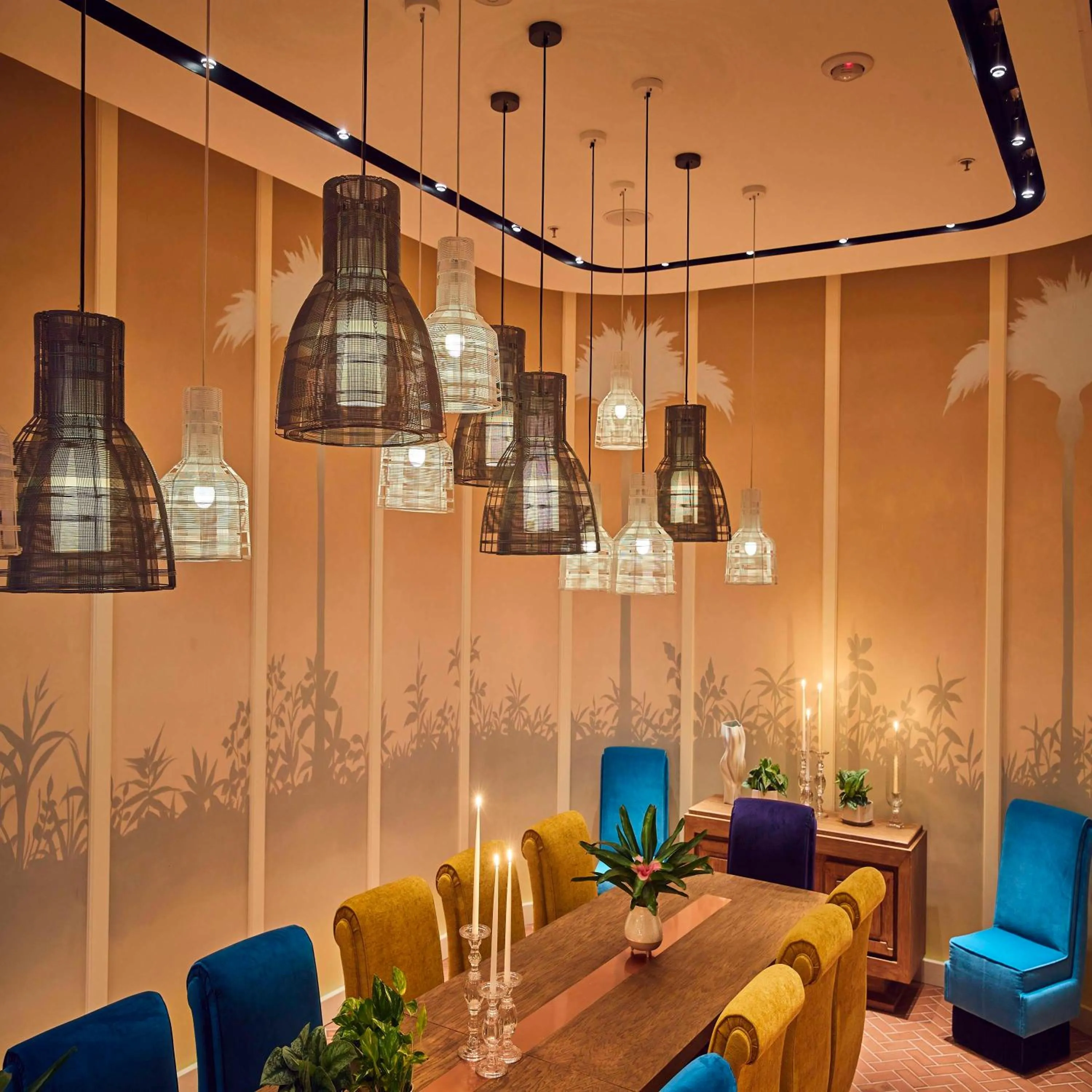 Dining area in The Drayton Hotel Savannah, Curio Collection by Hilton