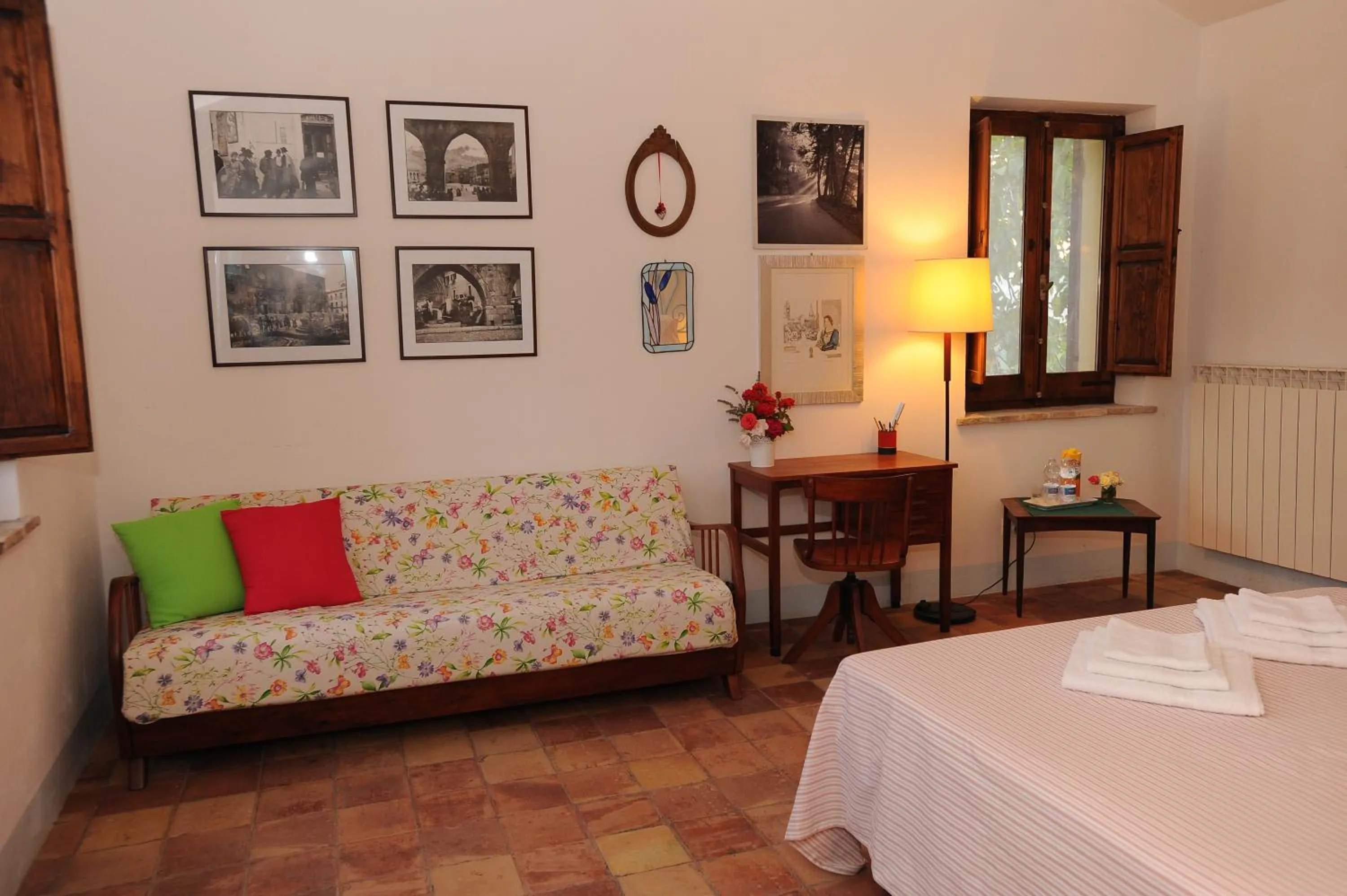 Decorative detail, Bed in B&B Conca Del Pretore