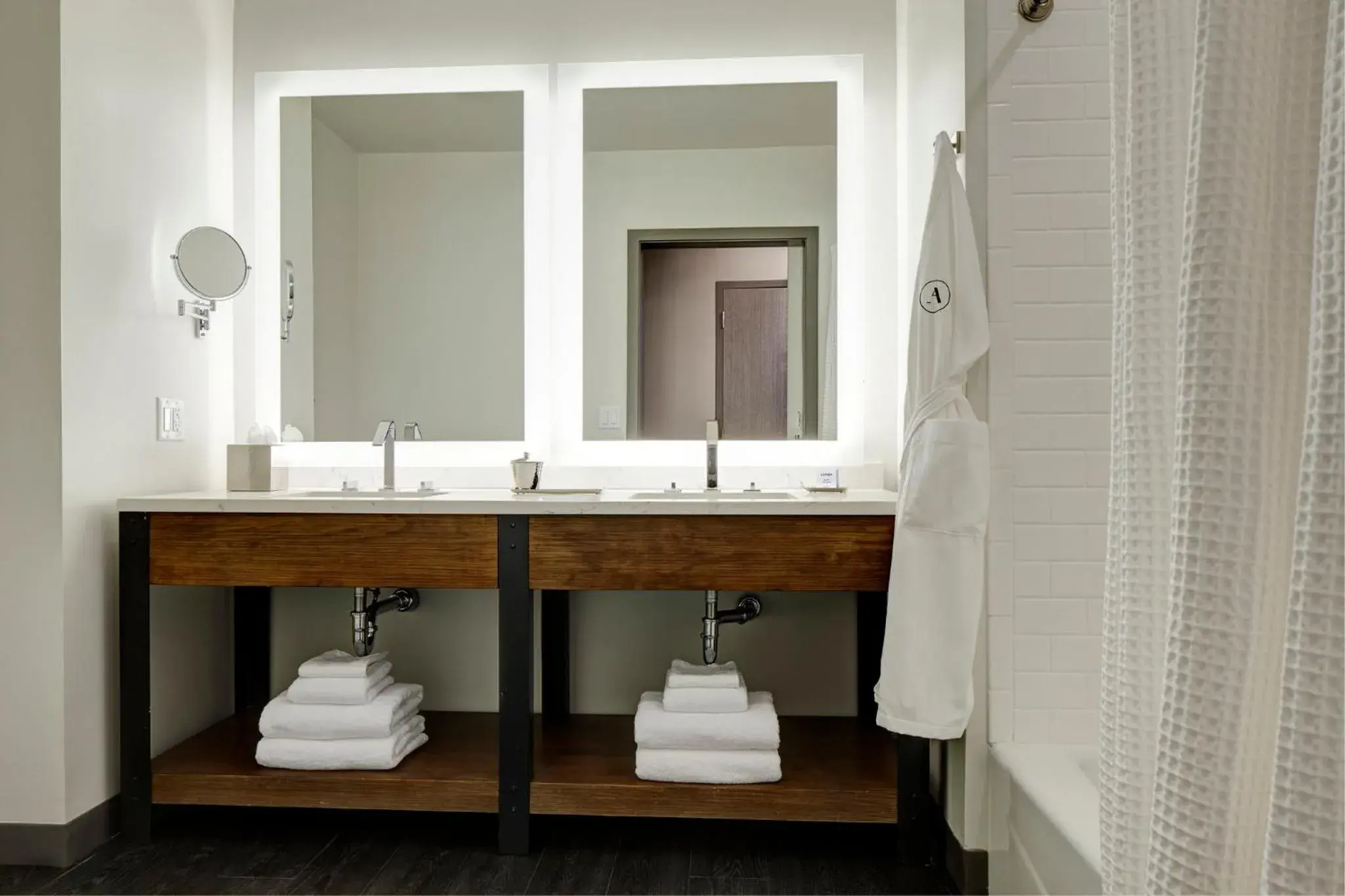 Double King Guest Room in Archer Hotel Seattle/Redmond Double King Guest Room in Archer Hotel Seattle/Redmond