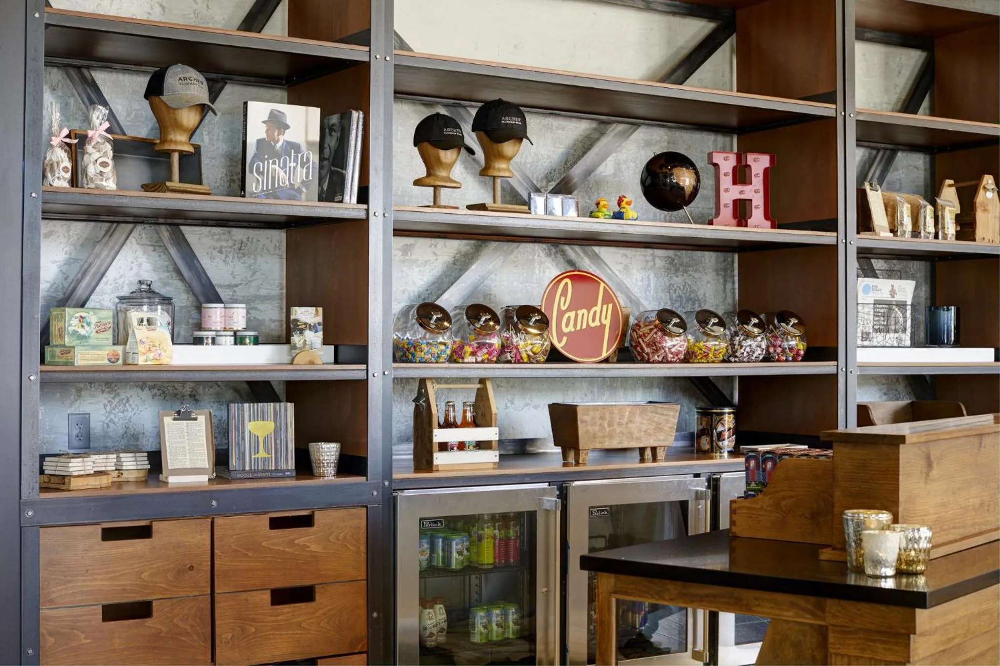 Shopping Area in Archer Hotel Seattle/Redmond