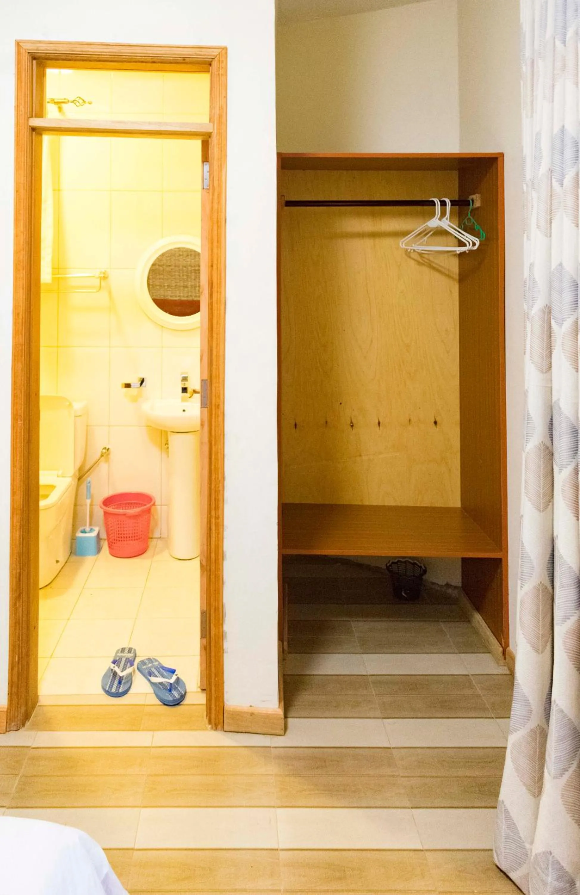 Bathroom in Tooro Fairway Hotel
