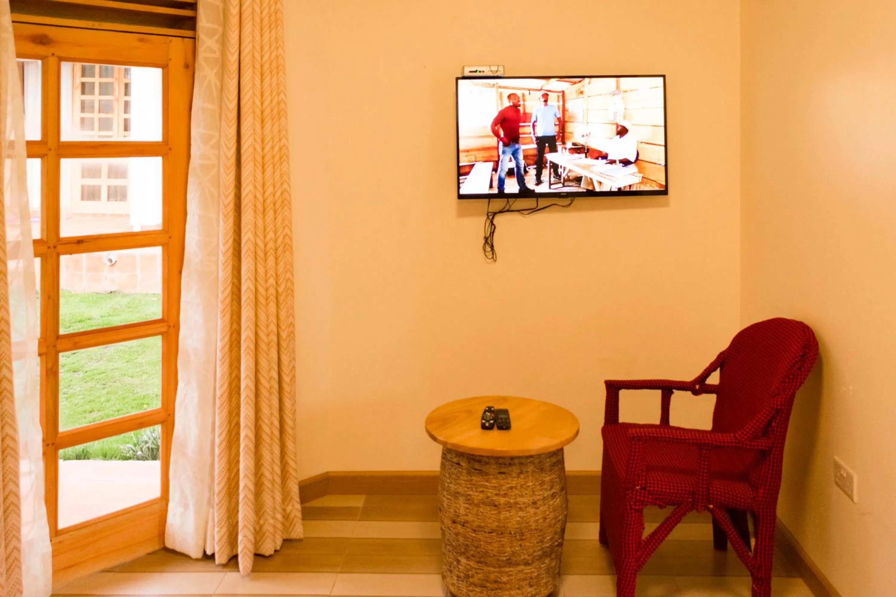 Seating area in Tooro Fairway Hotel