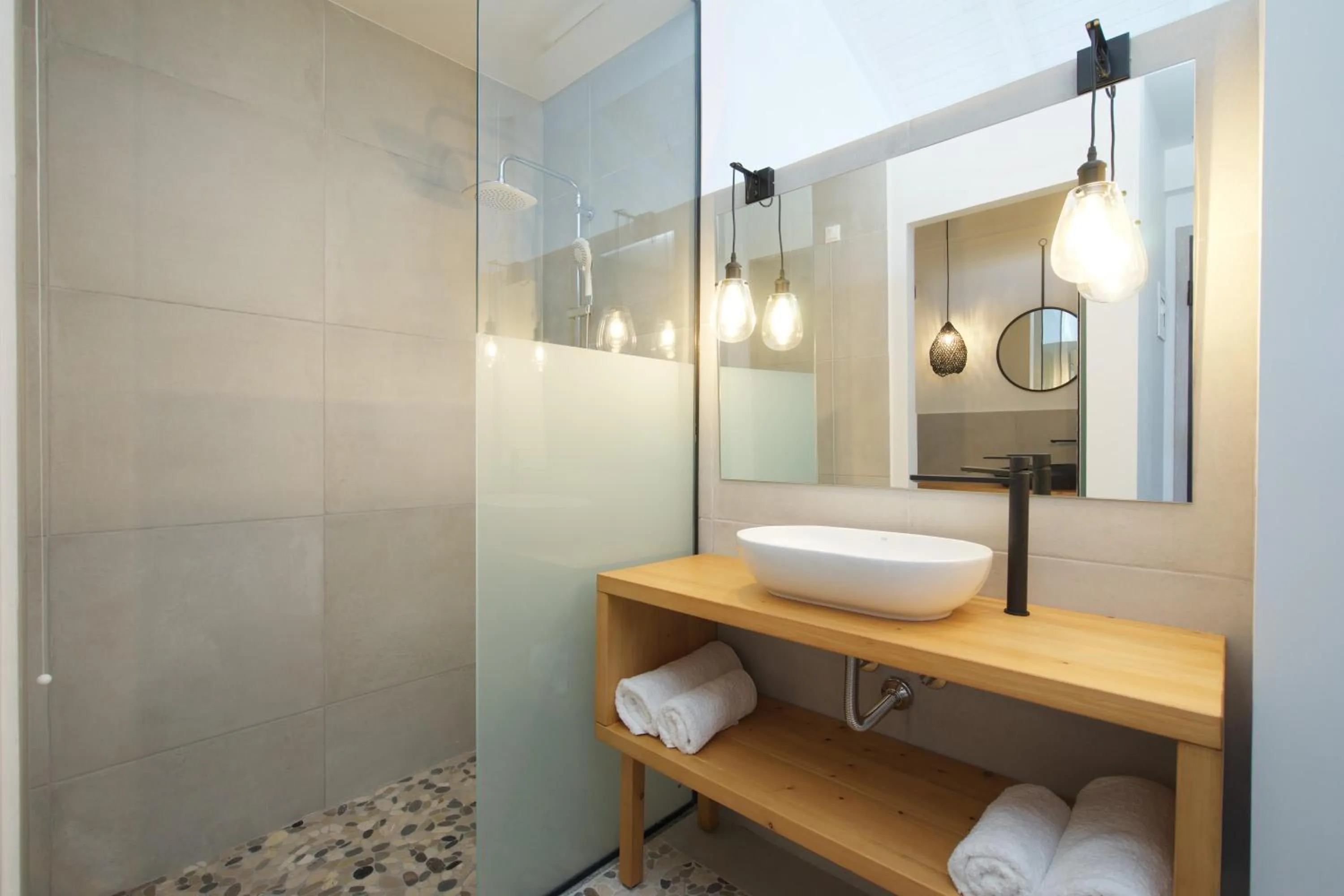 Shower in Alancia Suites