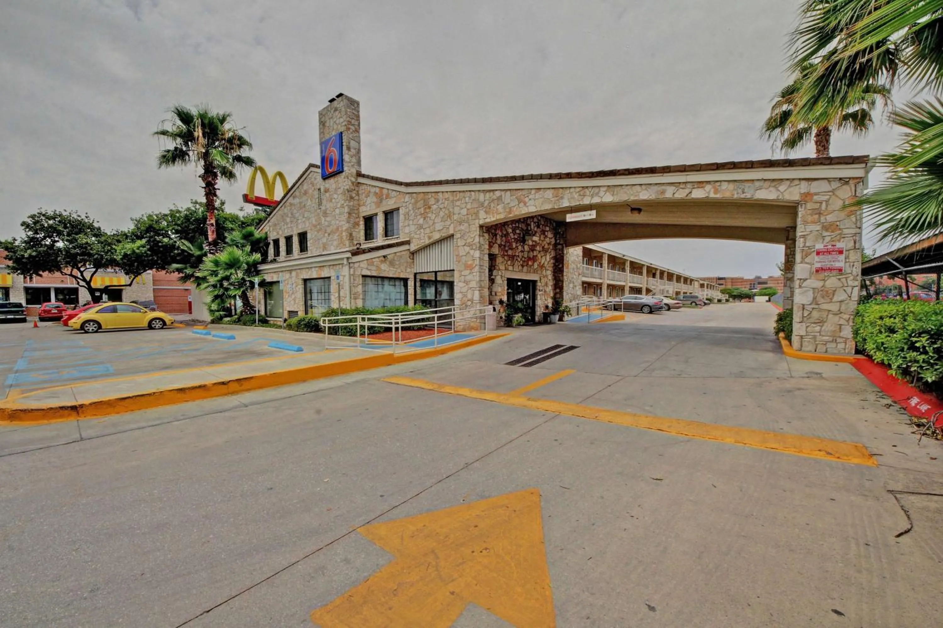 Property building in Motel 6-San Antonio, TX - Downtown - Market Square