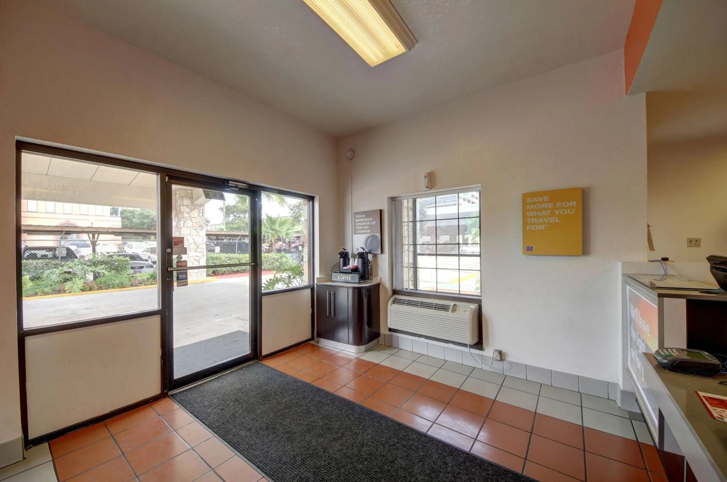 Facade/entrance in Motel 6-San Antonio, TX - Downtown - Market Square