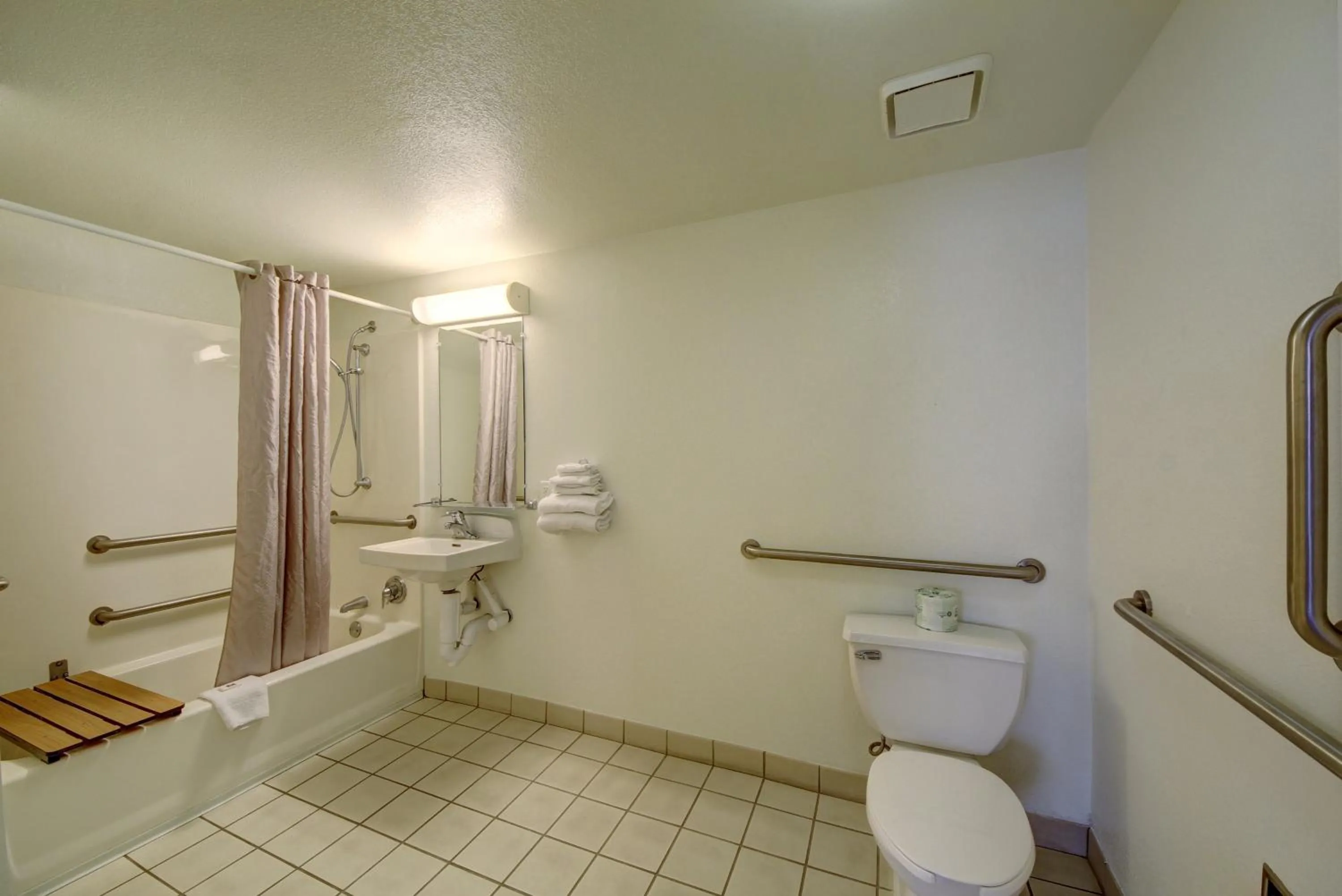 Bathroom in Motel 6-San Antonio, TX - Downtown - Market Square