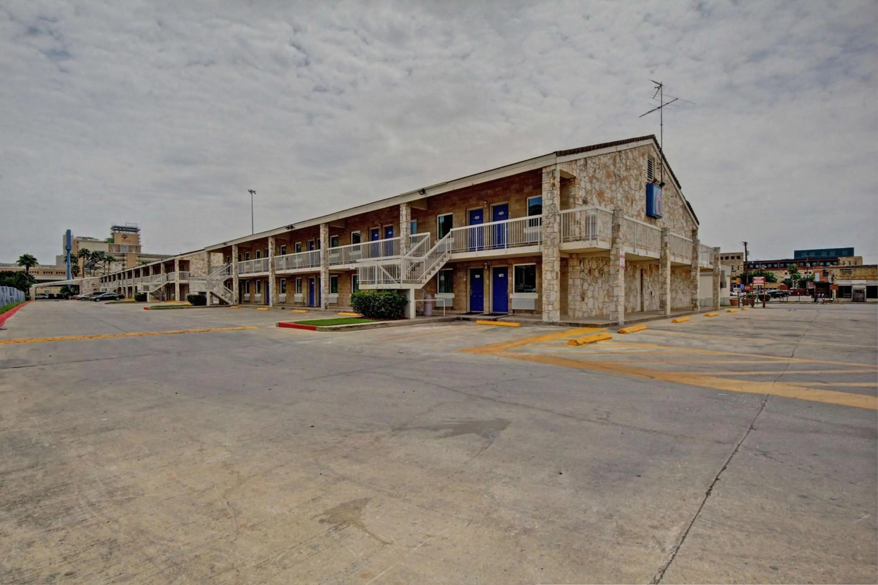 Property building in Motel 6-San Antonio, TX - Downtown - Market Square