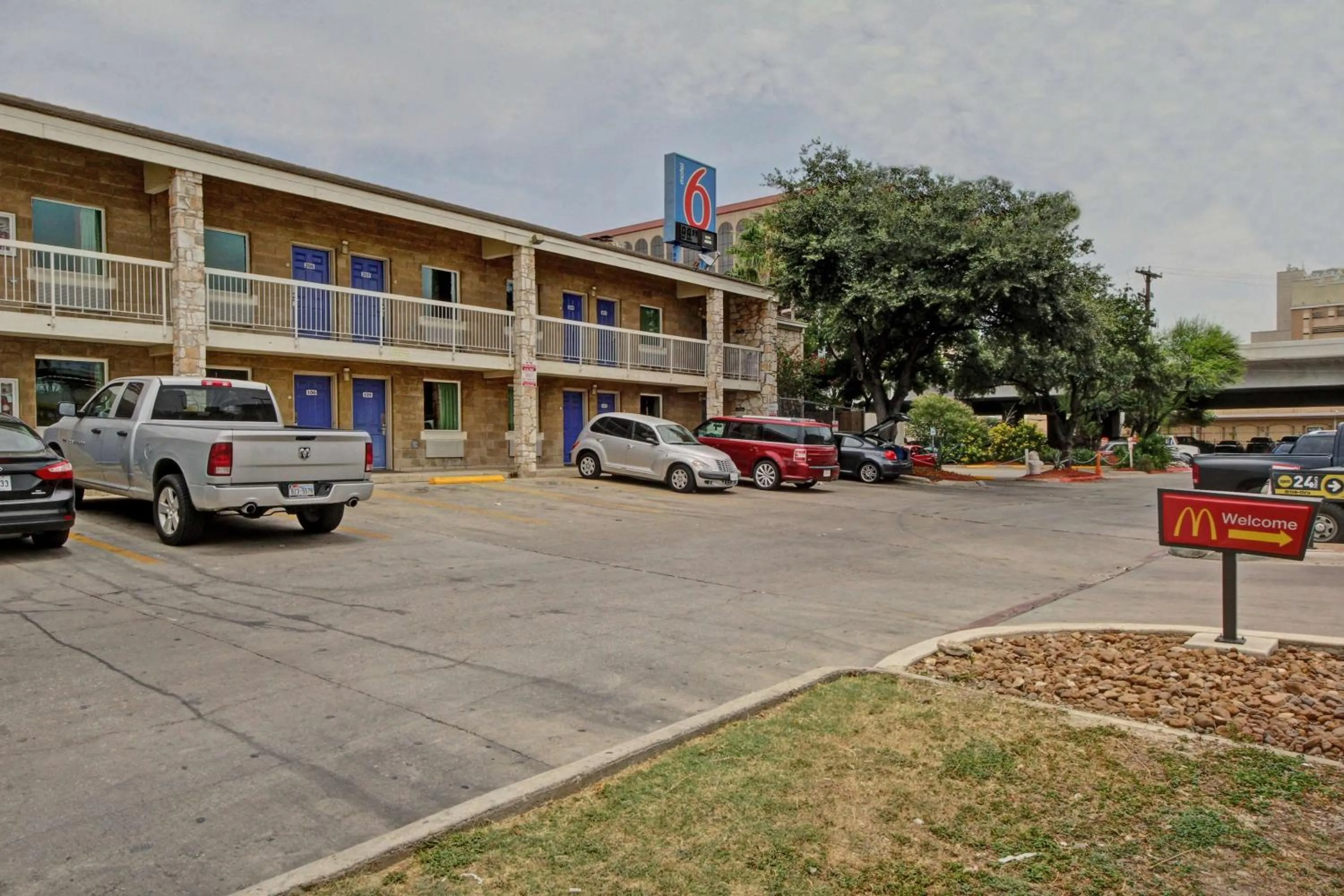 Property building in Motel 6-San Antonio, TX - Downtown - Market Square