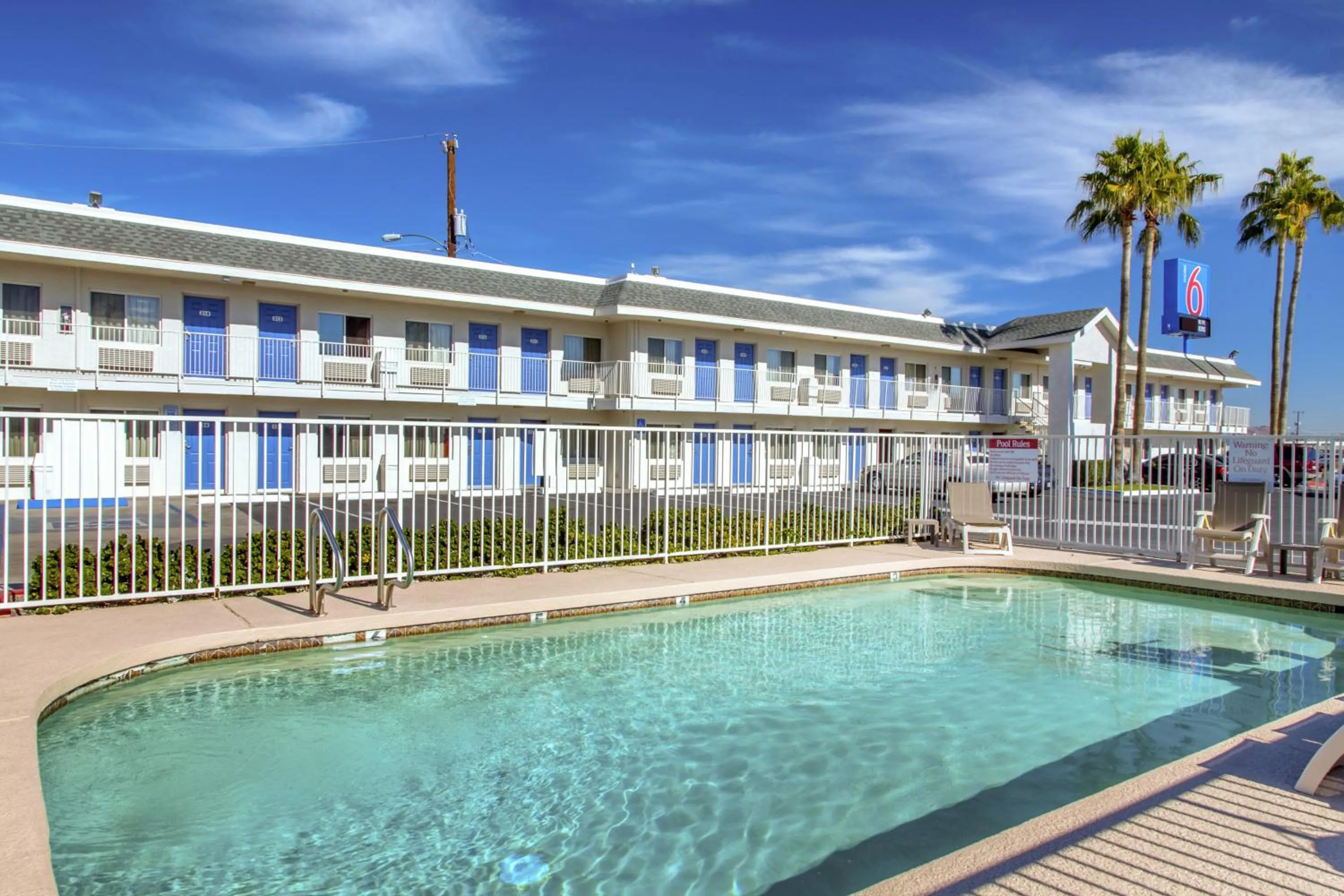 Swimming pool in Motel 6-Phoenix, AZ - Airport - 24th Street