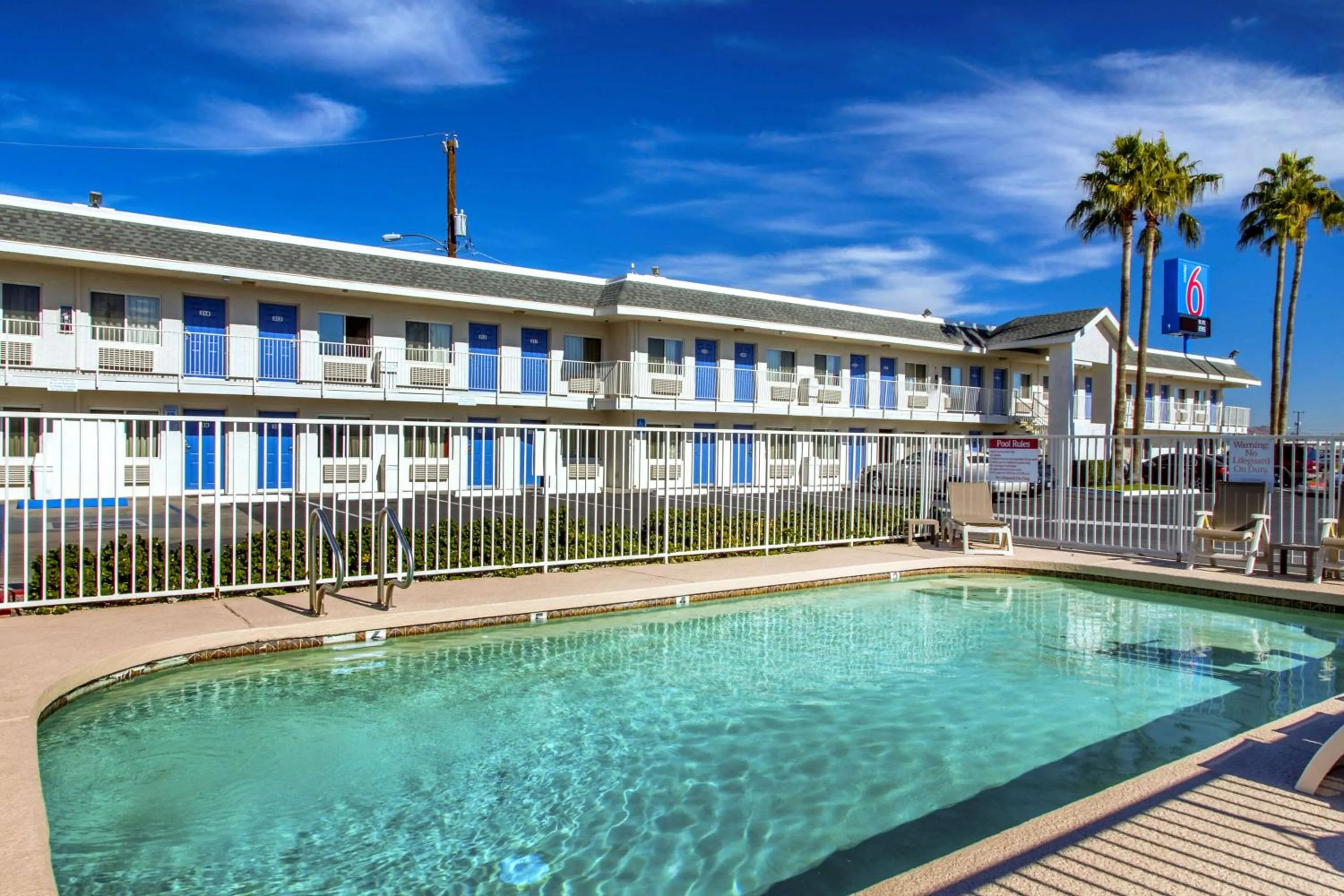 Day in Motel 6-Phoenix, AZ - Airport - 24th Street