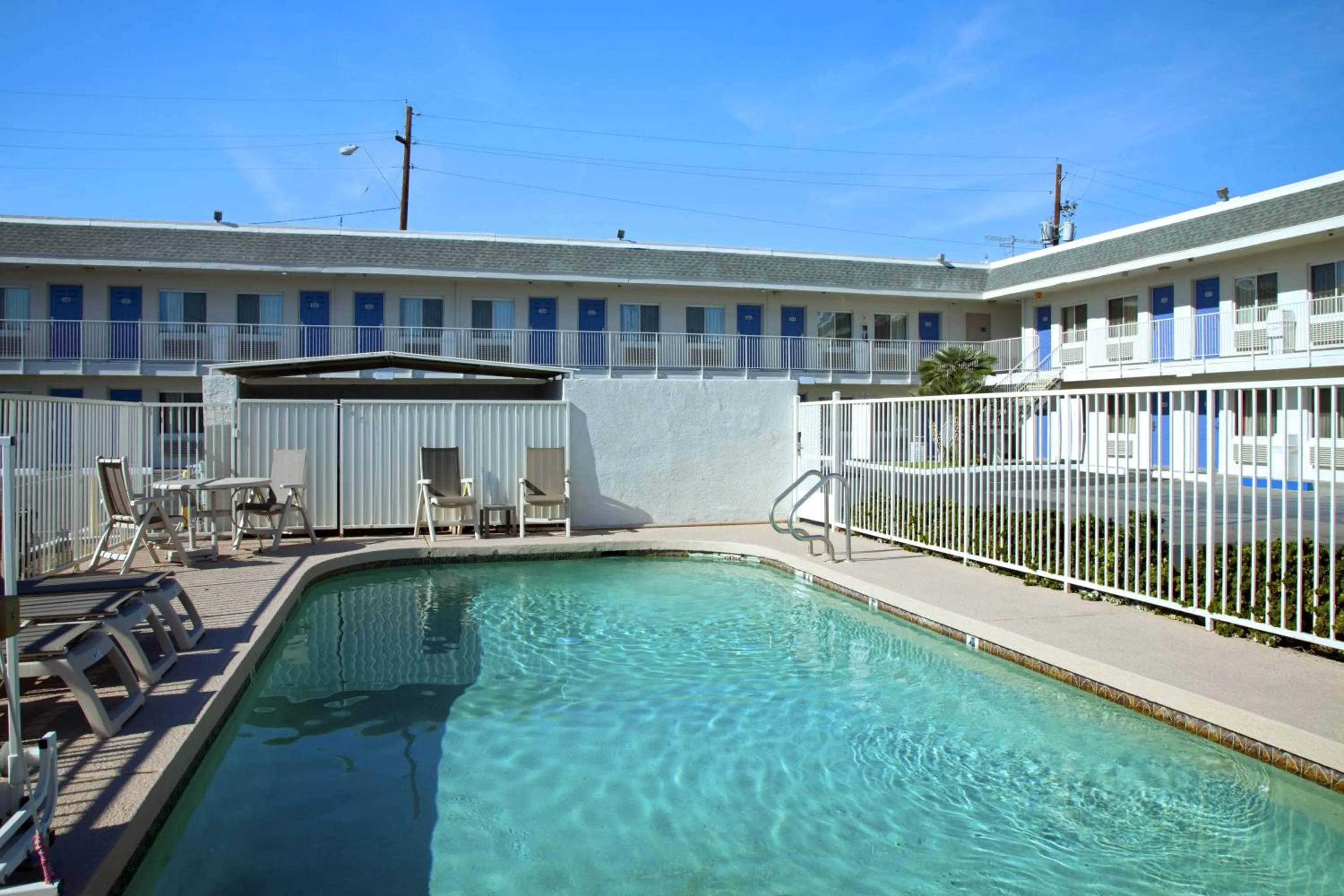 Swimming pool in Motel 6-Phoenix, AZ - Airport - 24th Street