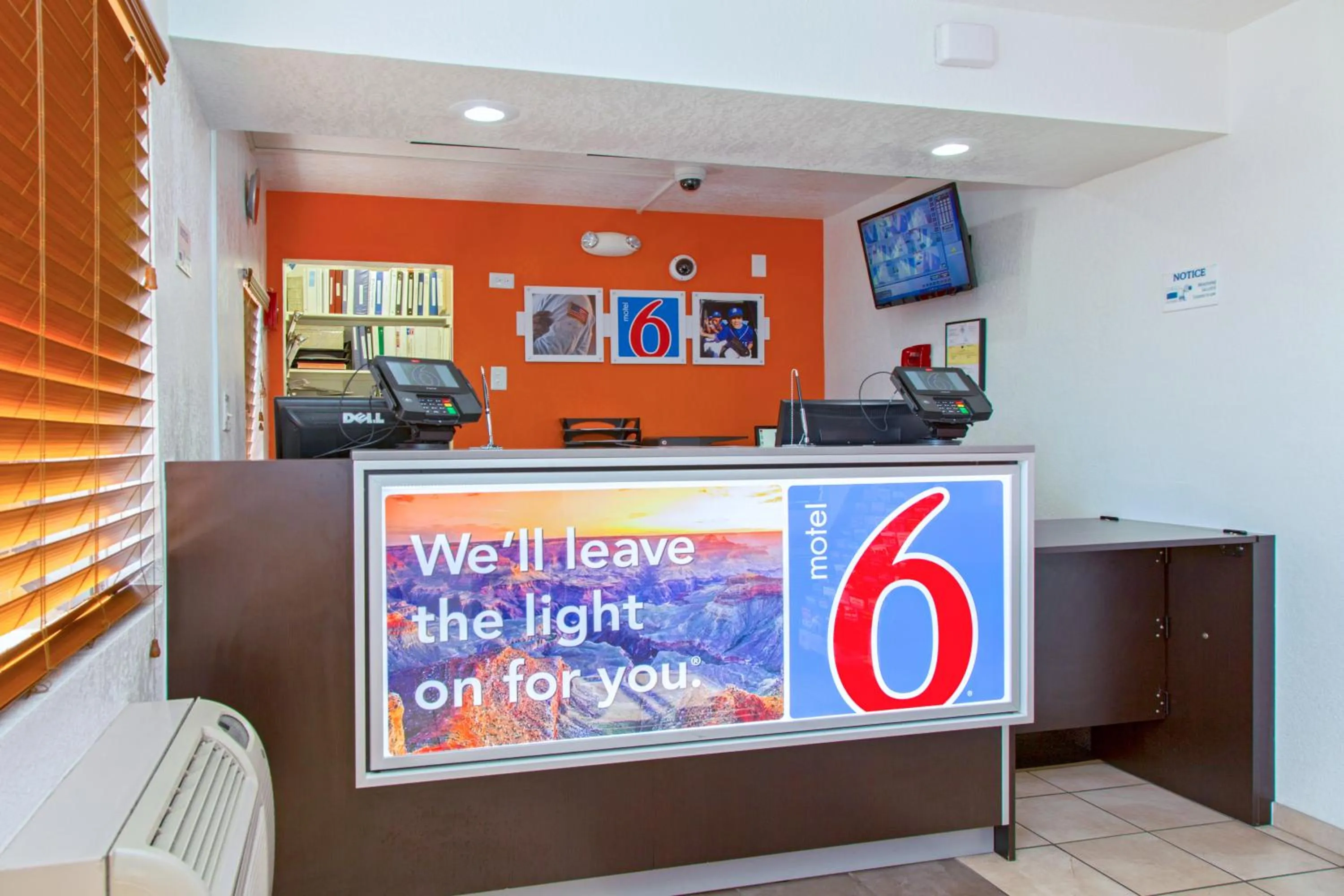 Lobby or reception in Motel 6-Phoenix, AZ - Airport - 24th Street