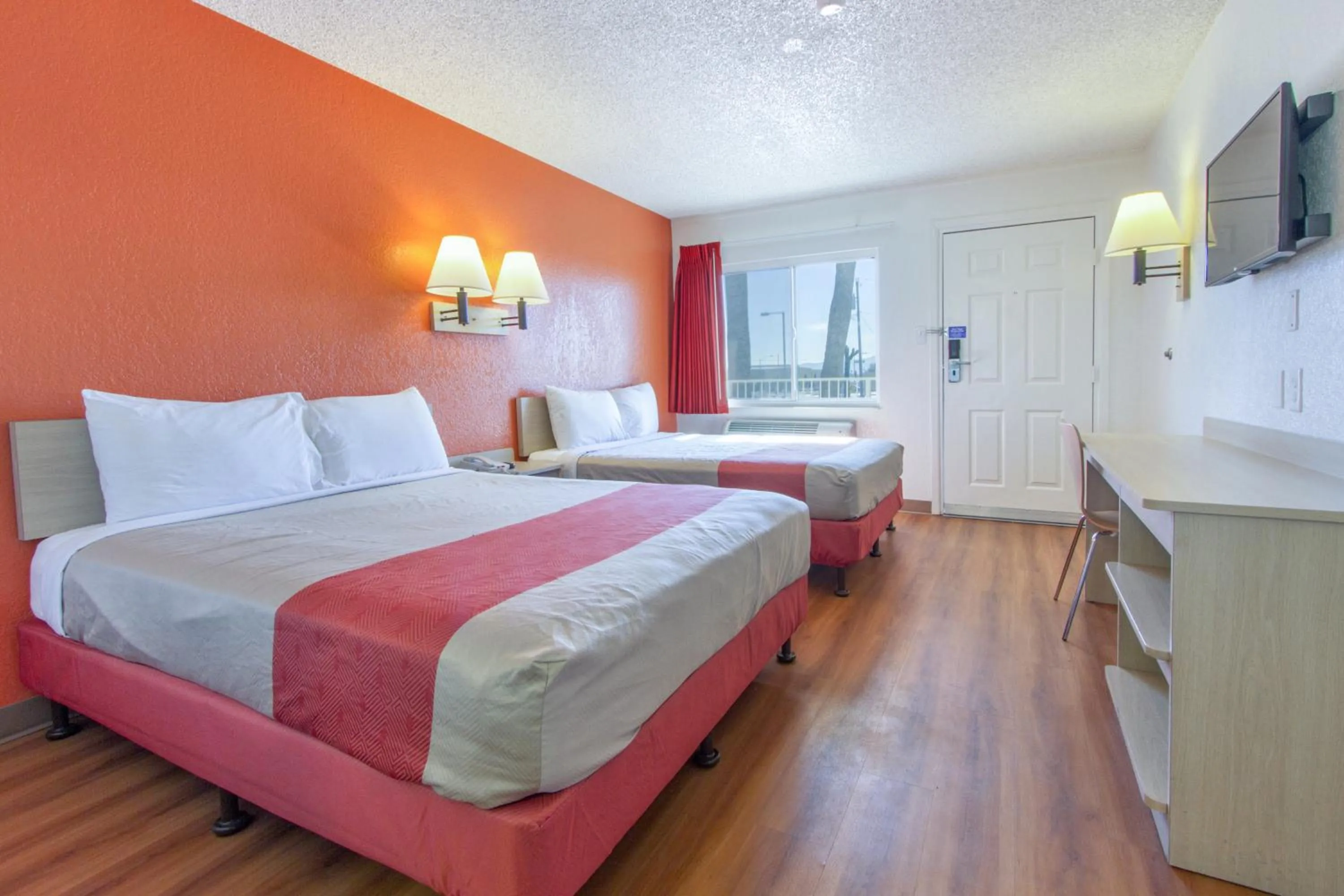 Bedroom, Bed in Motel 6-Phoenix, AZ - Airport - 24th Street