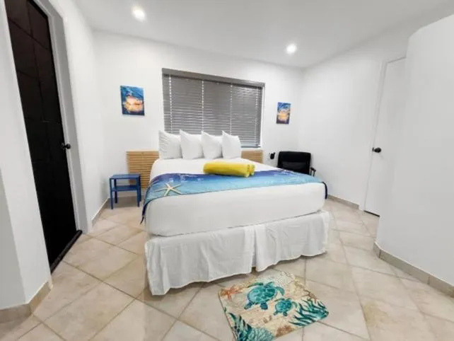 Bed in Hollywood Sunrise