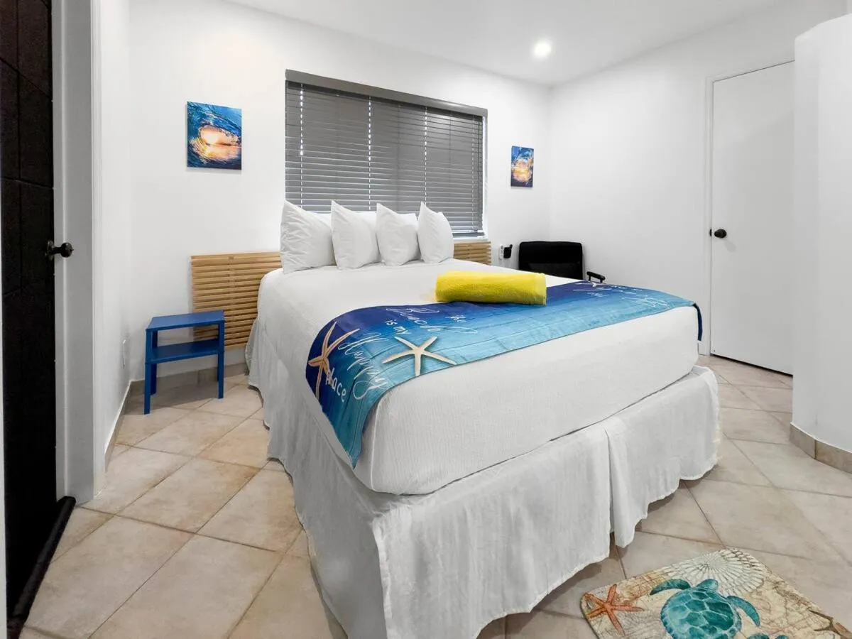 Bed in Hollywood Sunrise