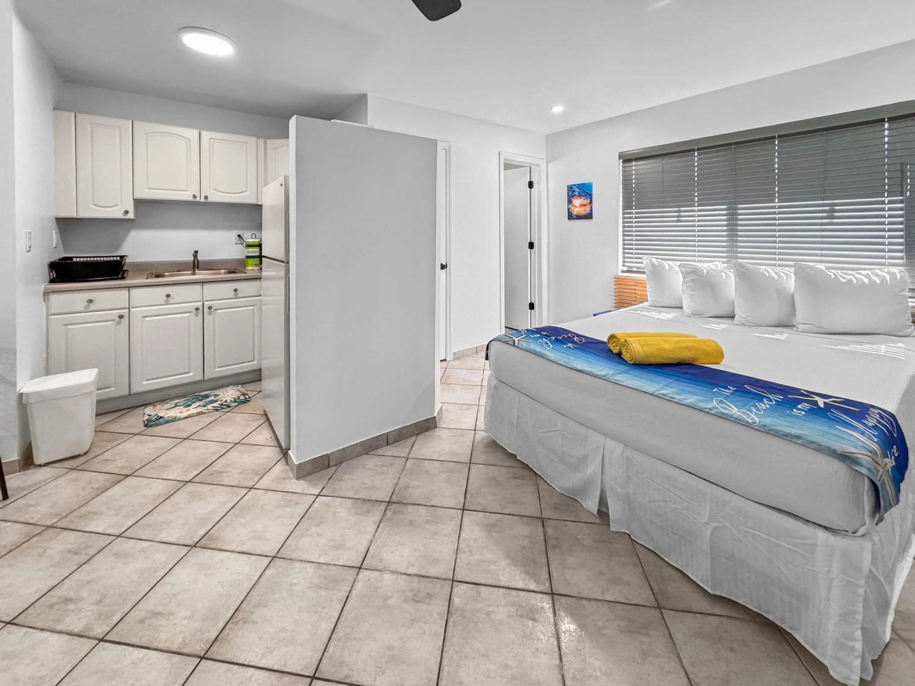 Bed in Hollywood Sunrise