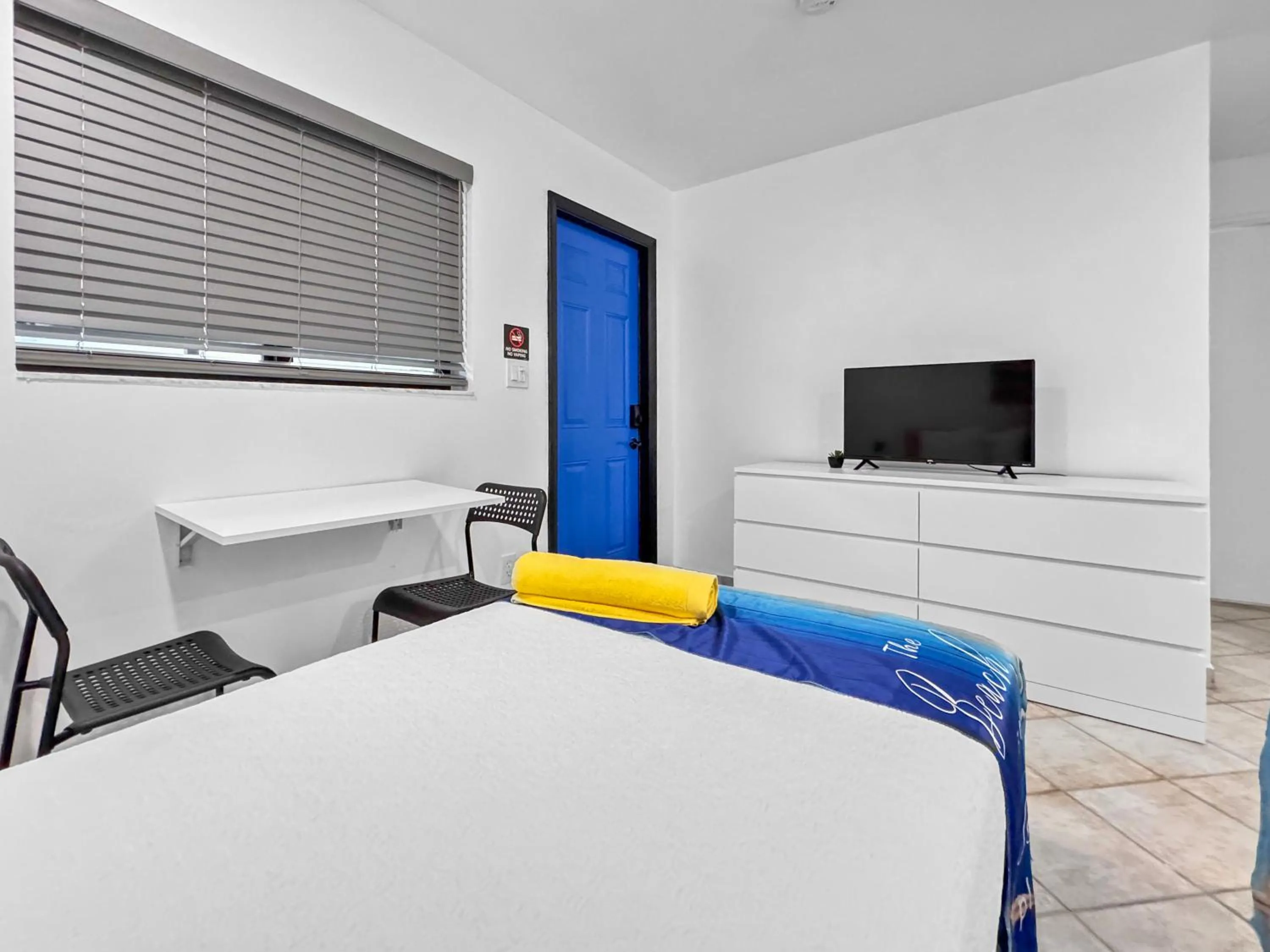 TV and multimedia, Bed in Hollywood Sunrise