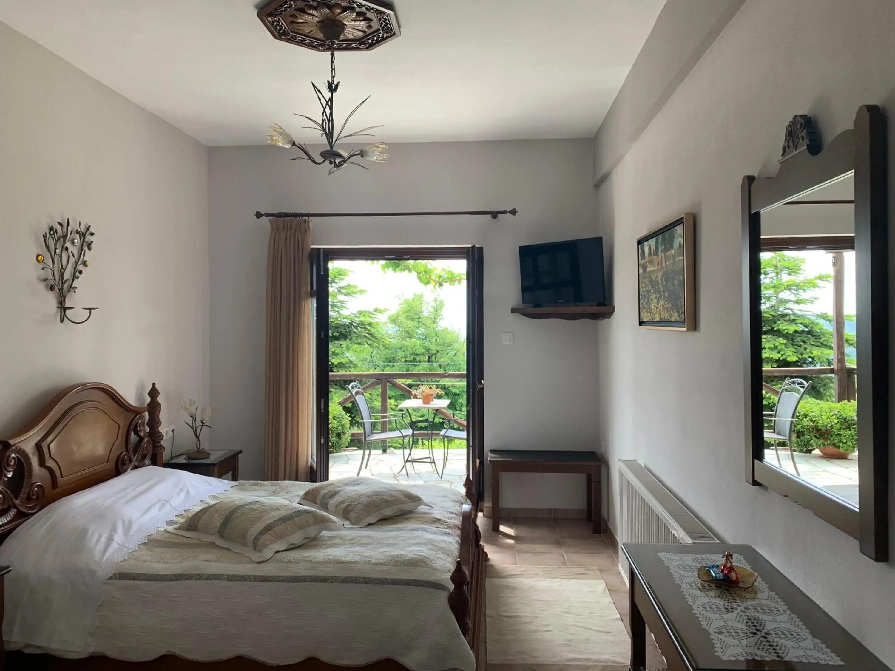 Standard Double or Twin Room in Iliovolo Guesthouse Standard Double or Twin Room in Iliovolo Guesthouse
