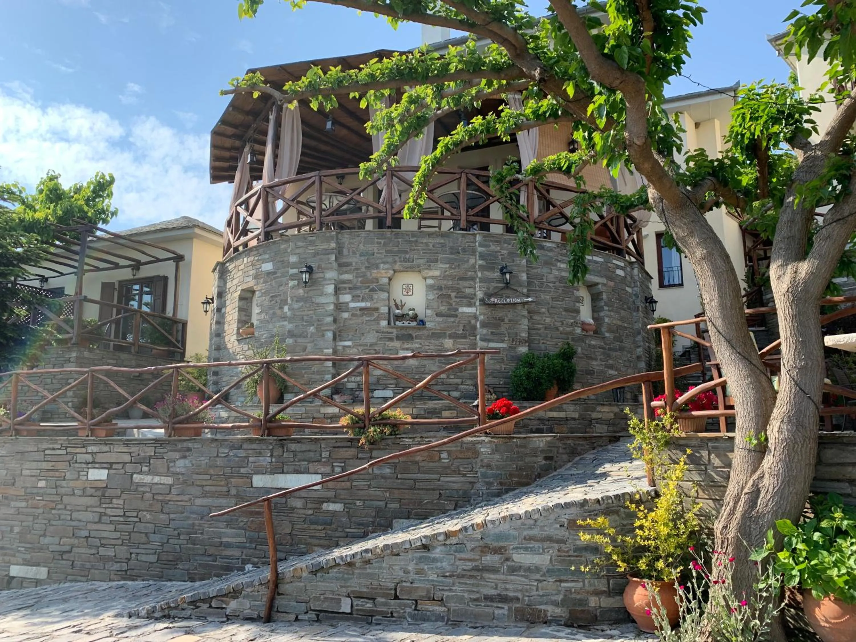 Iliovolo Guesthouse