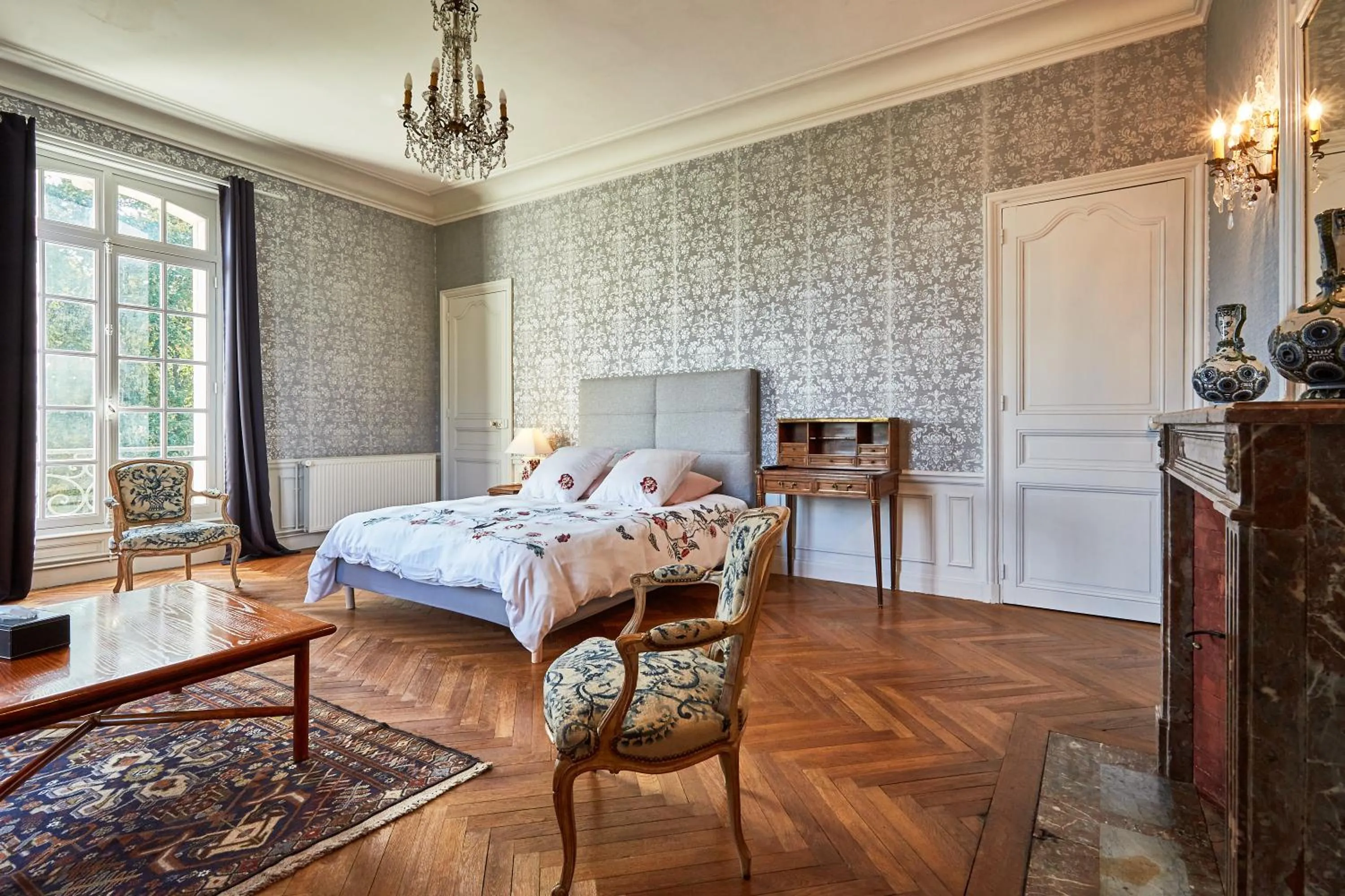 Bedroom, Bed in Chateau des Monts