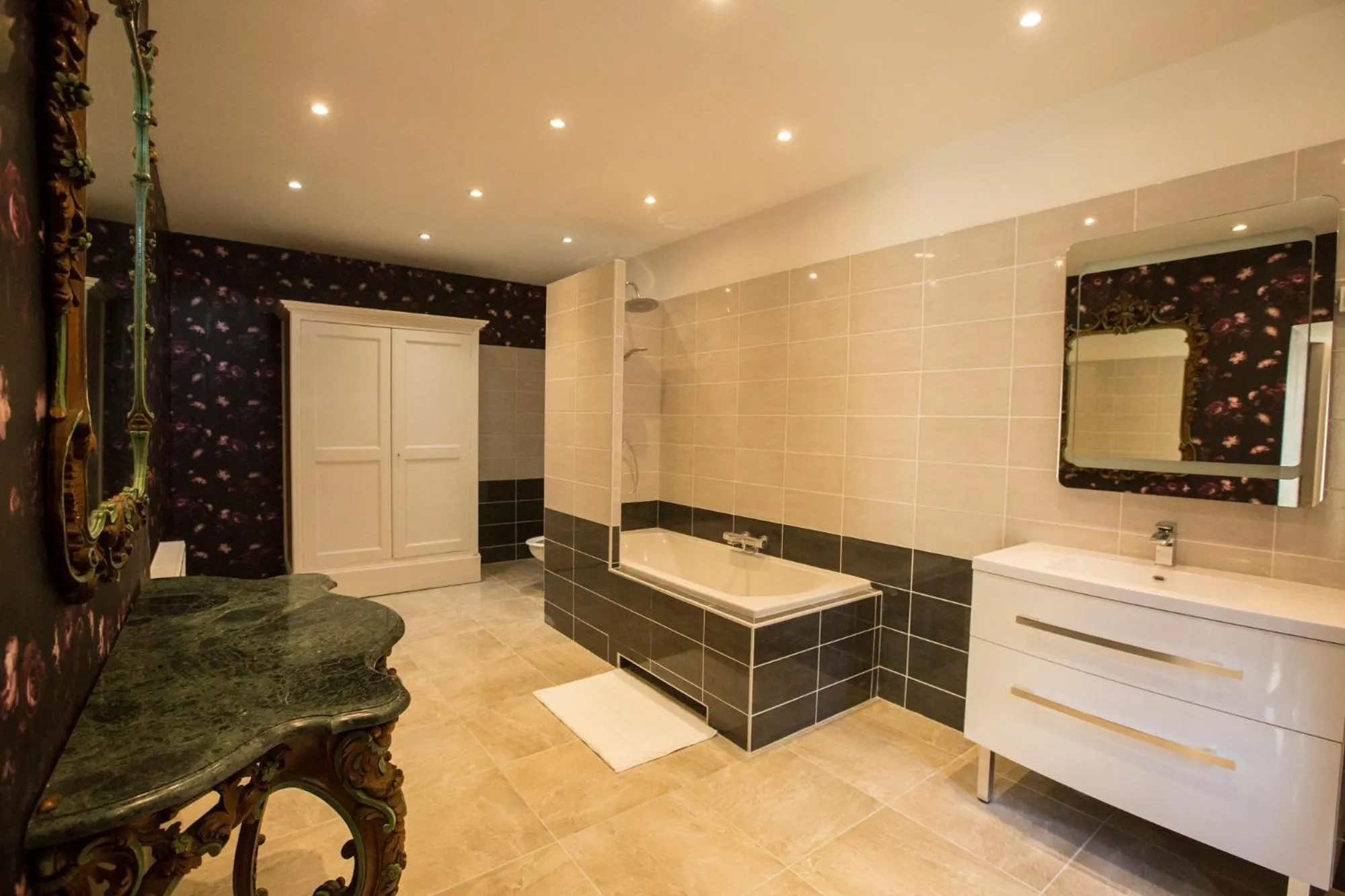 Bathroom in Chateau des Monts