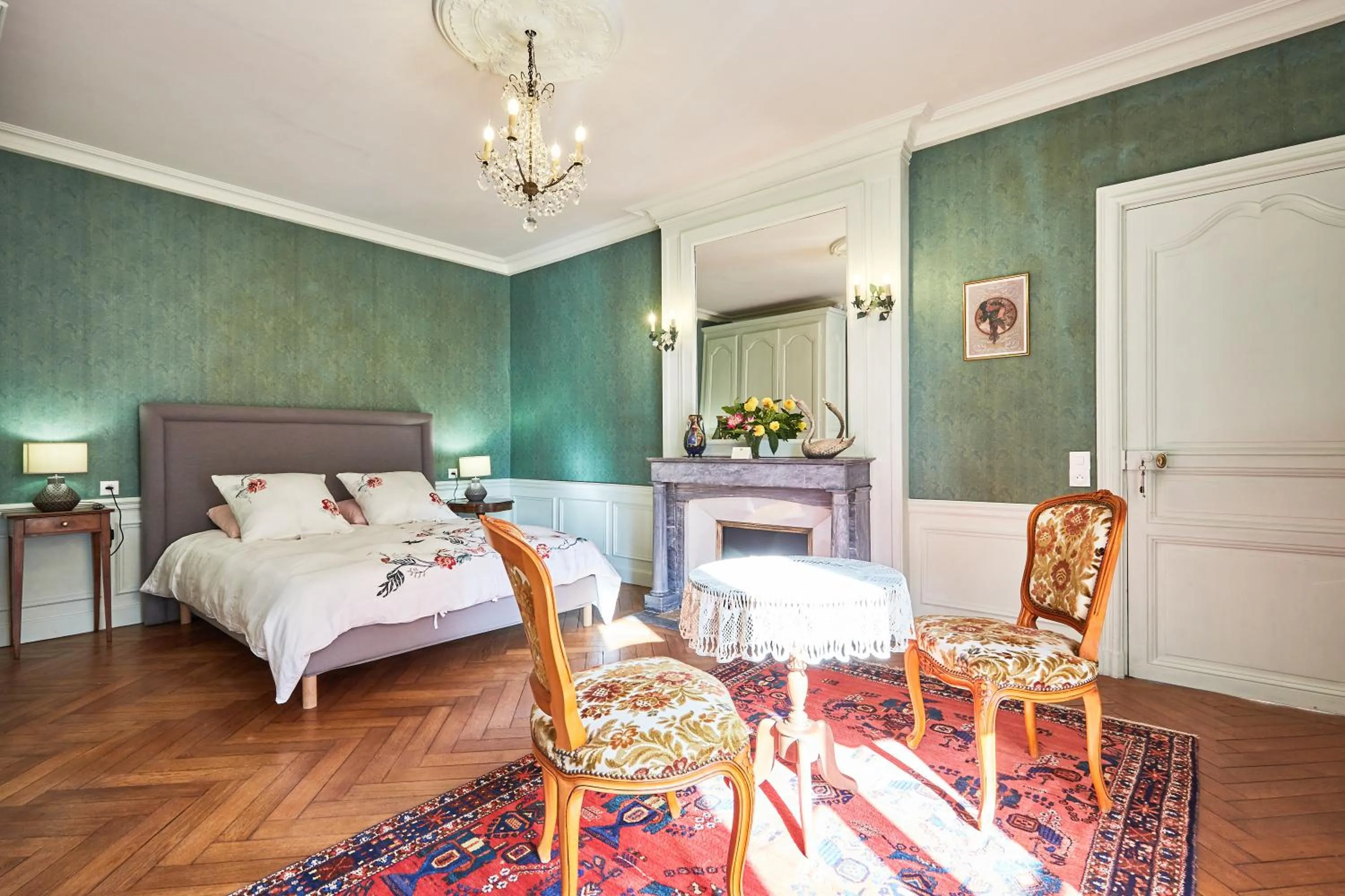 Photo of the whole room, Bed in Chateau des Monts