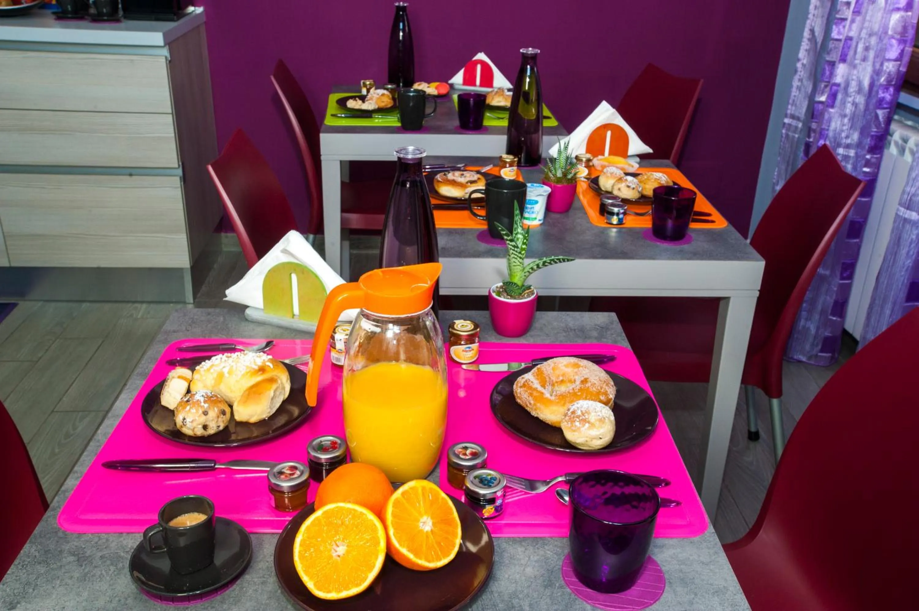 Communal lounge/ TV room in B&B Eco