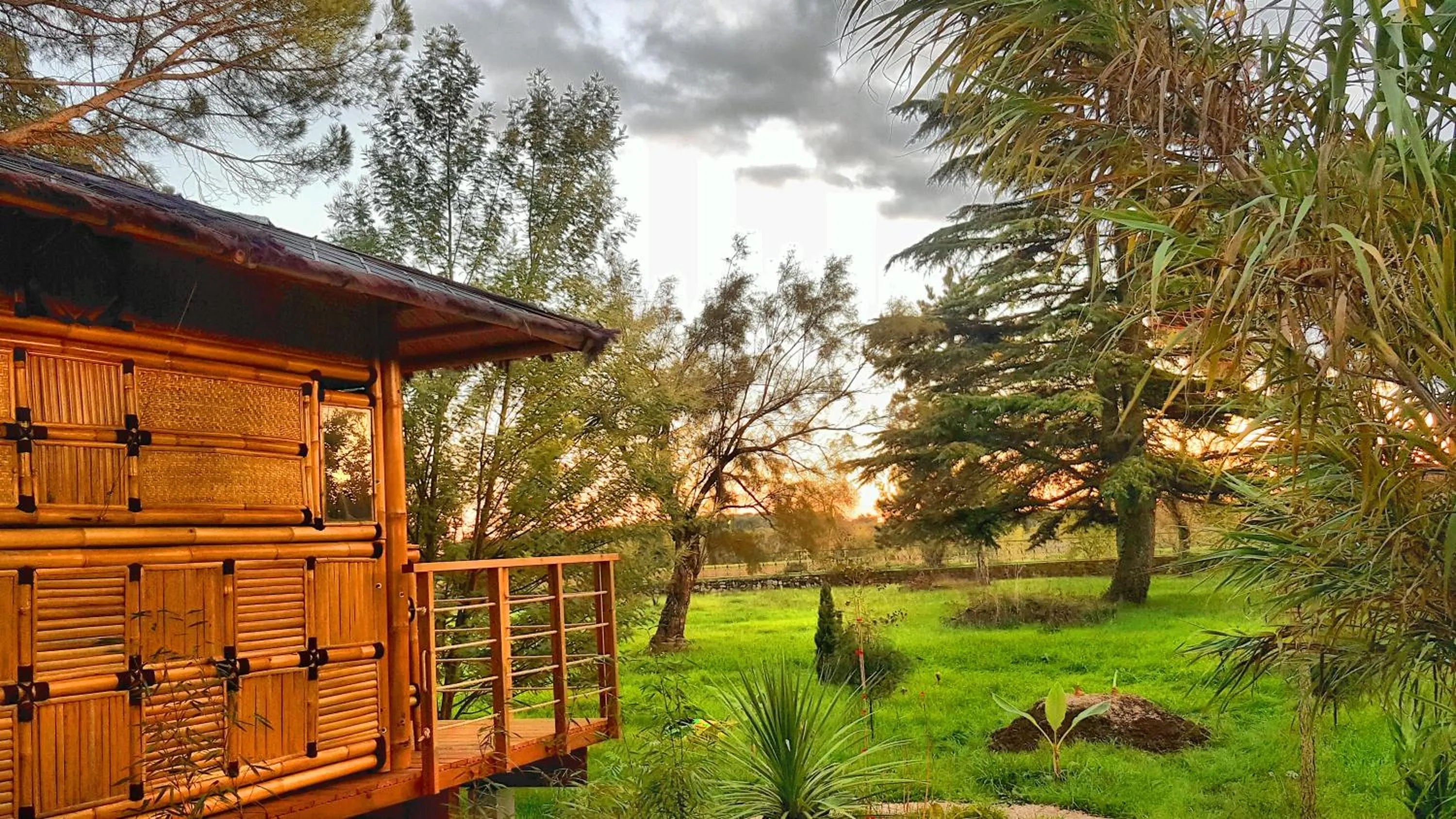 Garden view, Property Building in La Demeure de l'Arche