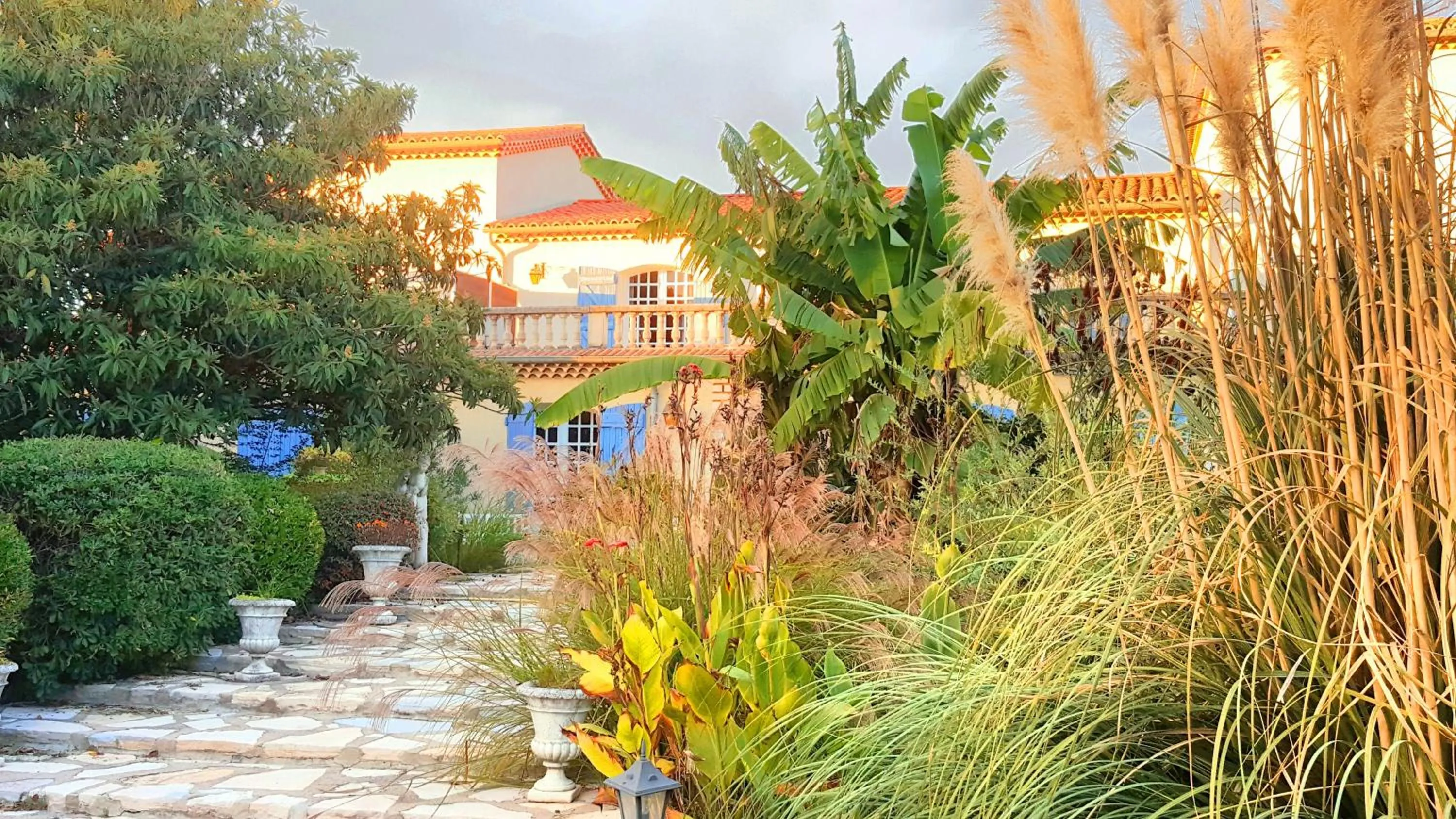 Property Building in La Demeure de l'Arche