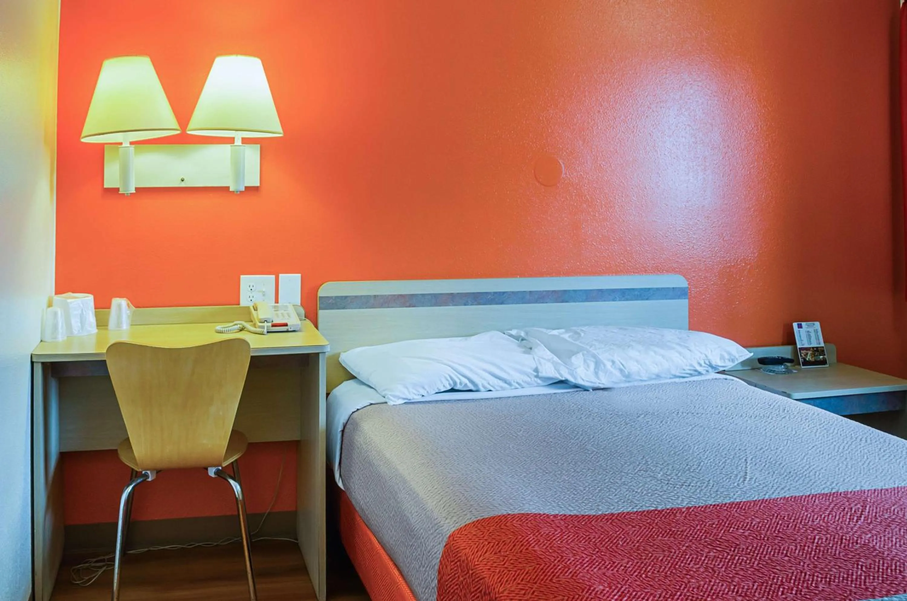 Bedroom, Bed in West Ashley Inn