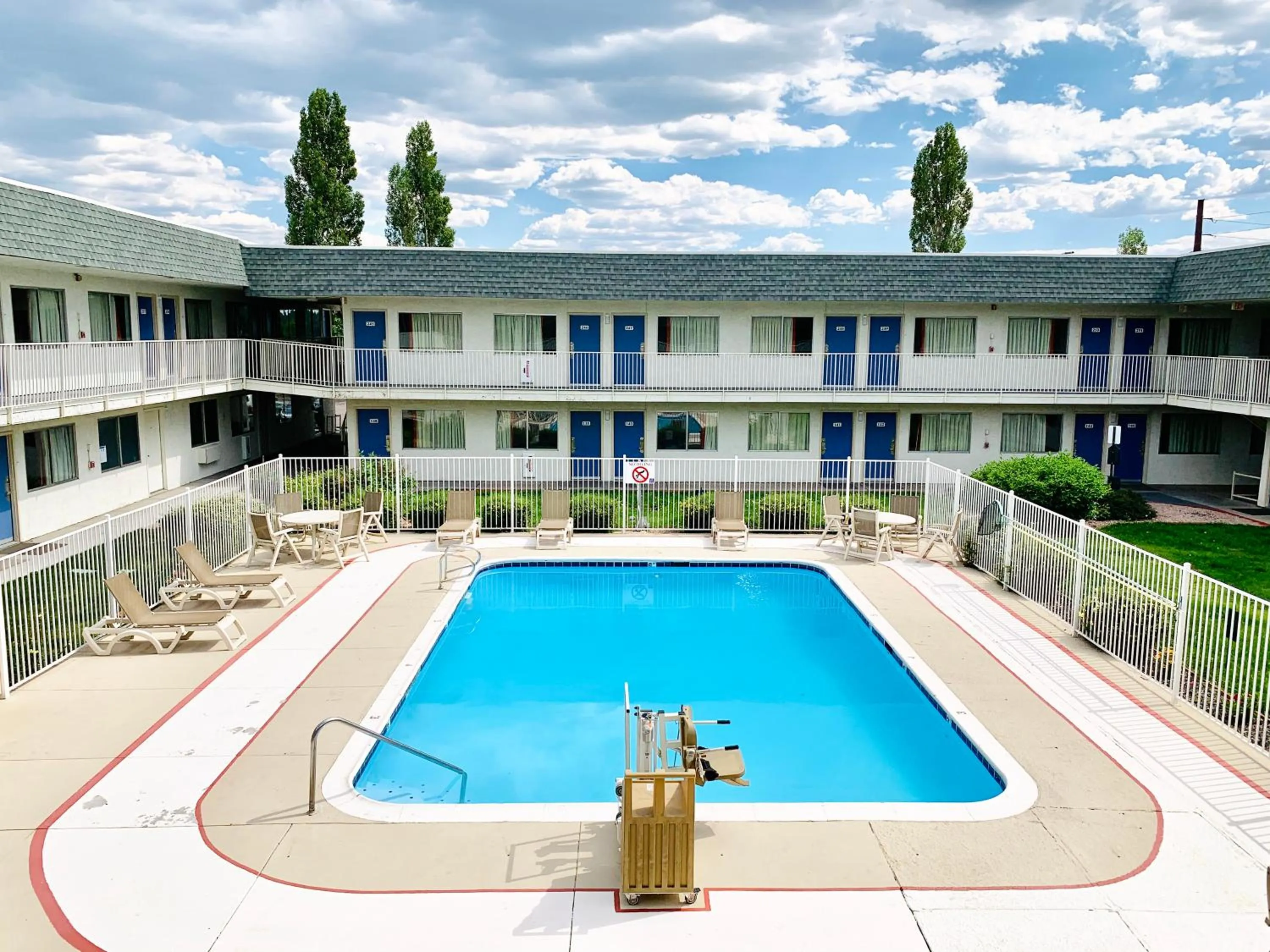 Swimming pool in Motel 6-Flagstaff, AZ - Butler