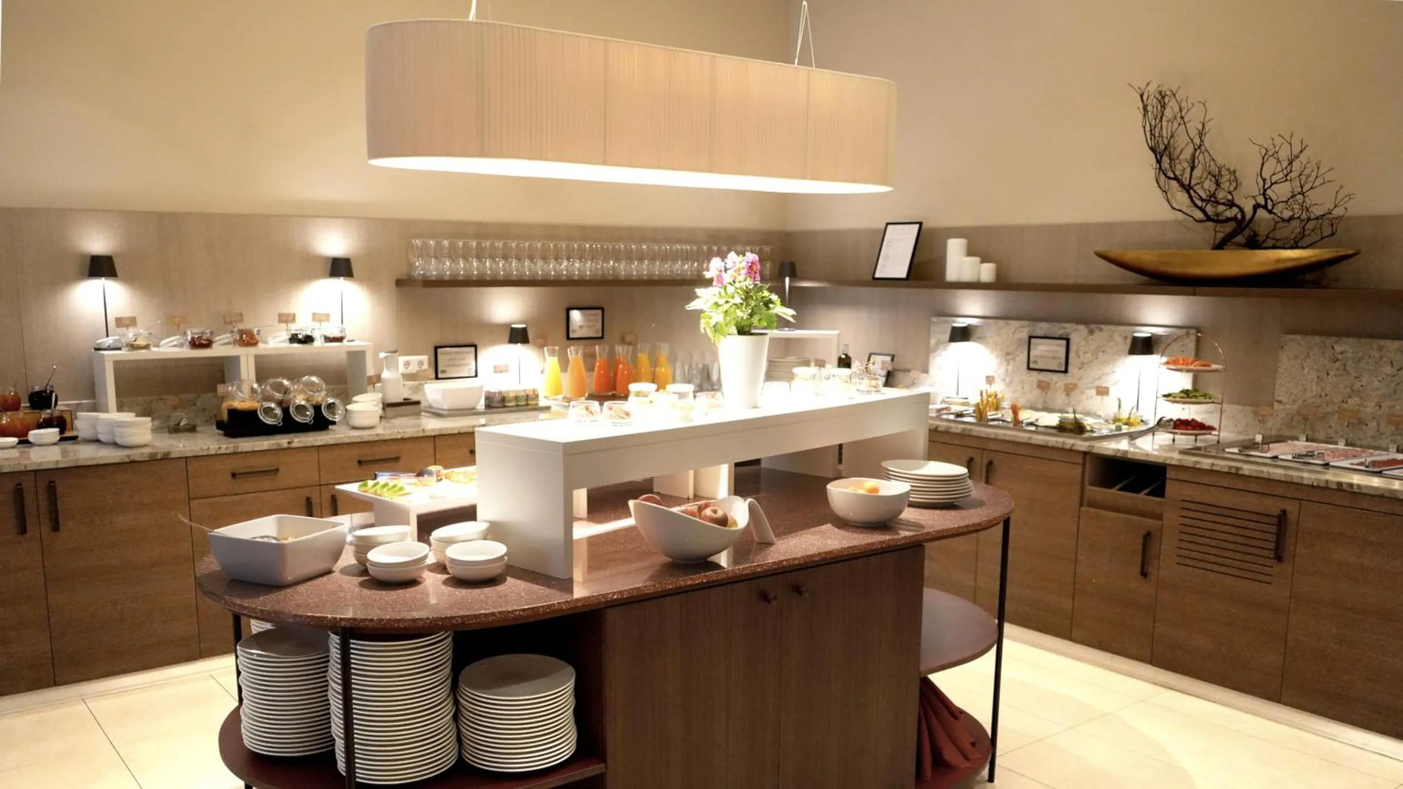 Restaurant/places to eat in City Hotel Merano