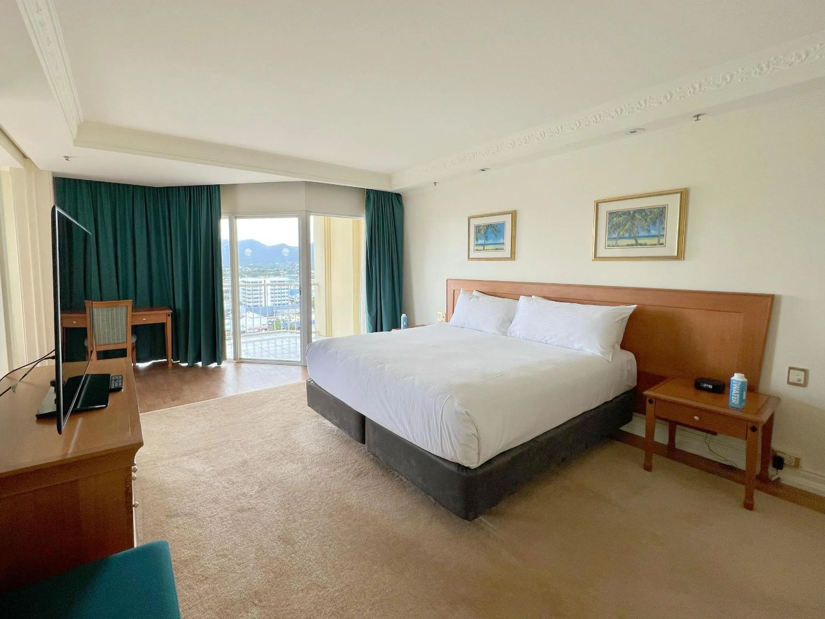 Bedroom, Bed in Pullman Cairns International