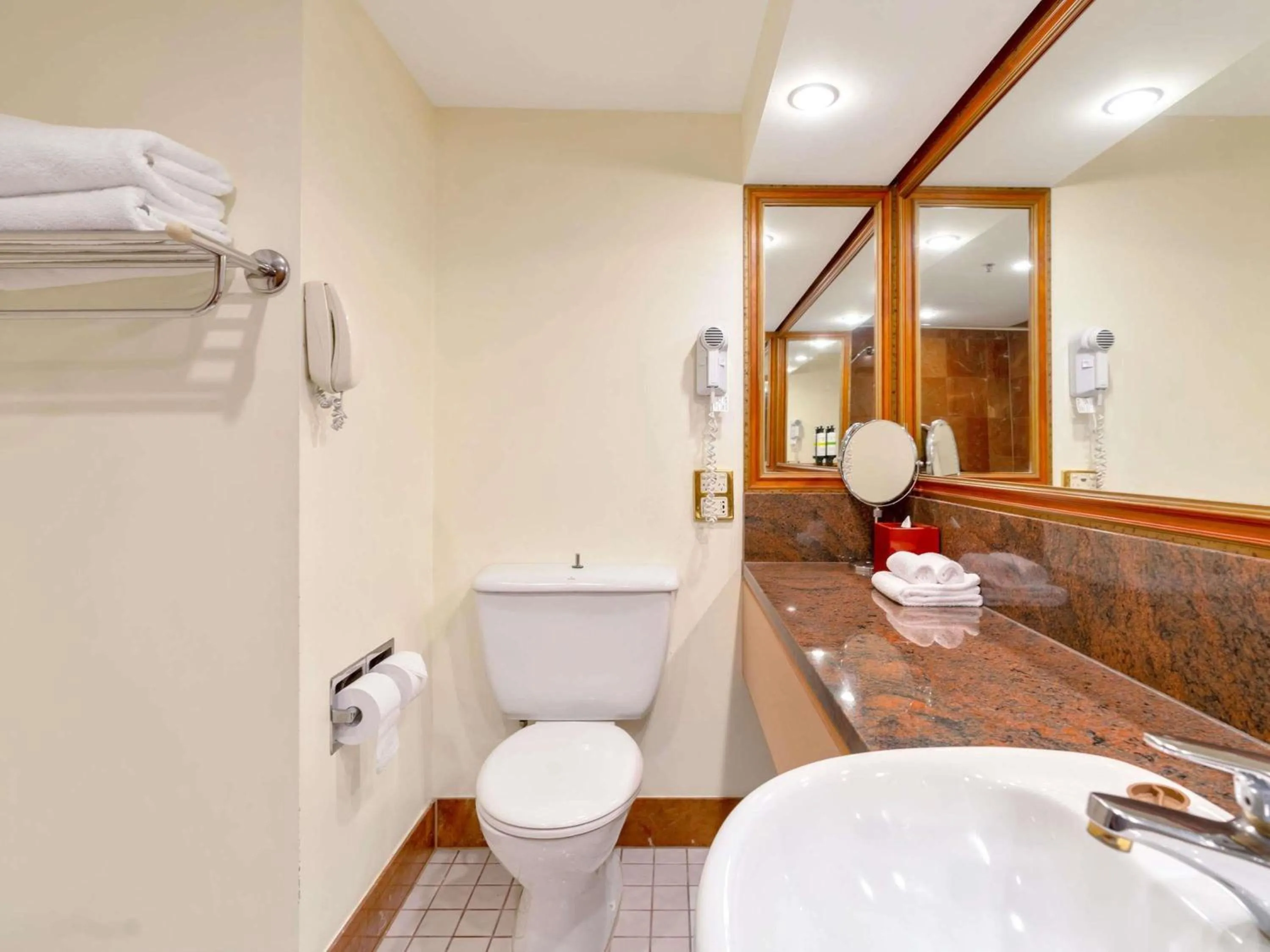 Bedroom in Pullman Cairns International