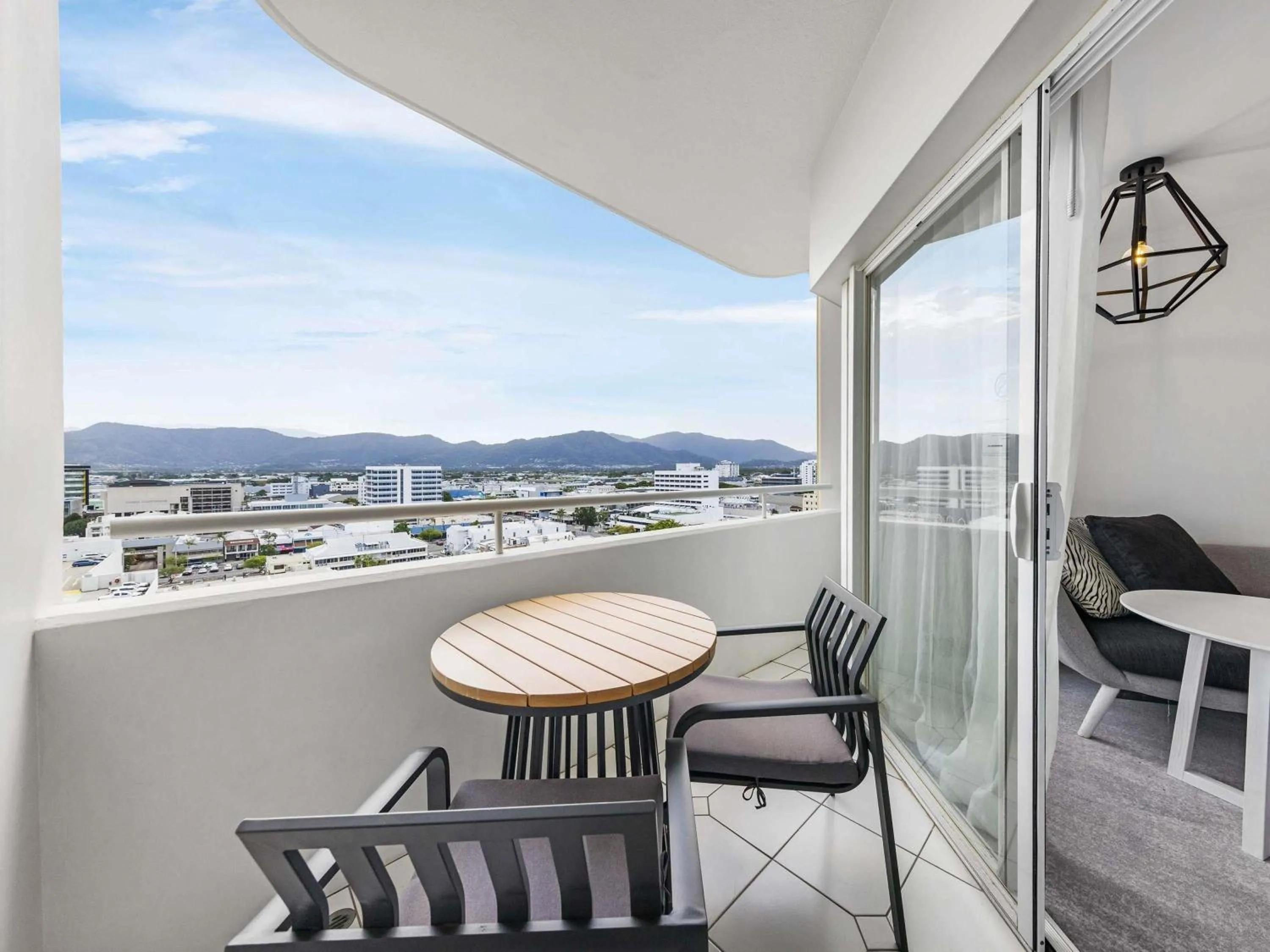 Bedroom in Pullman Cairns International