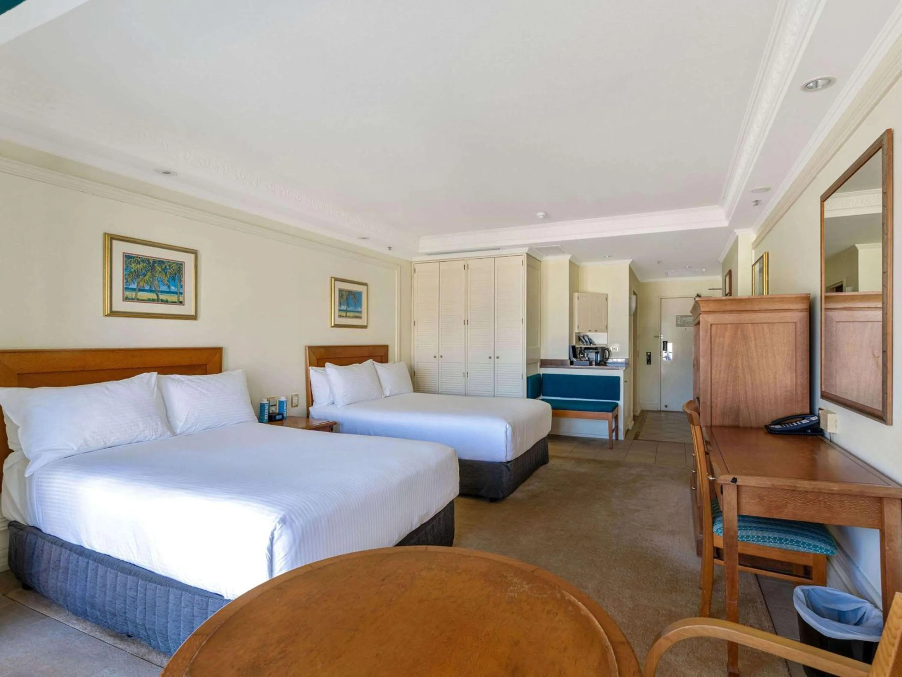 Classic Twin Room with City and Mountain View in Pullman Cairns International